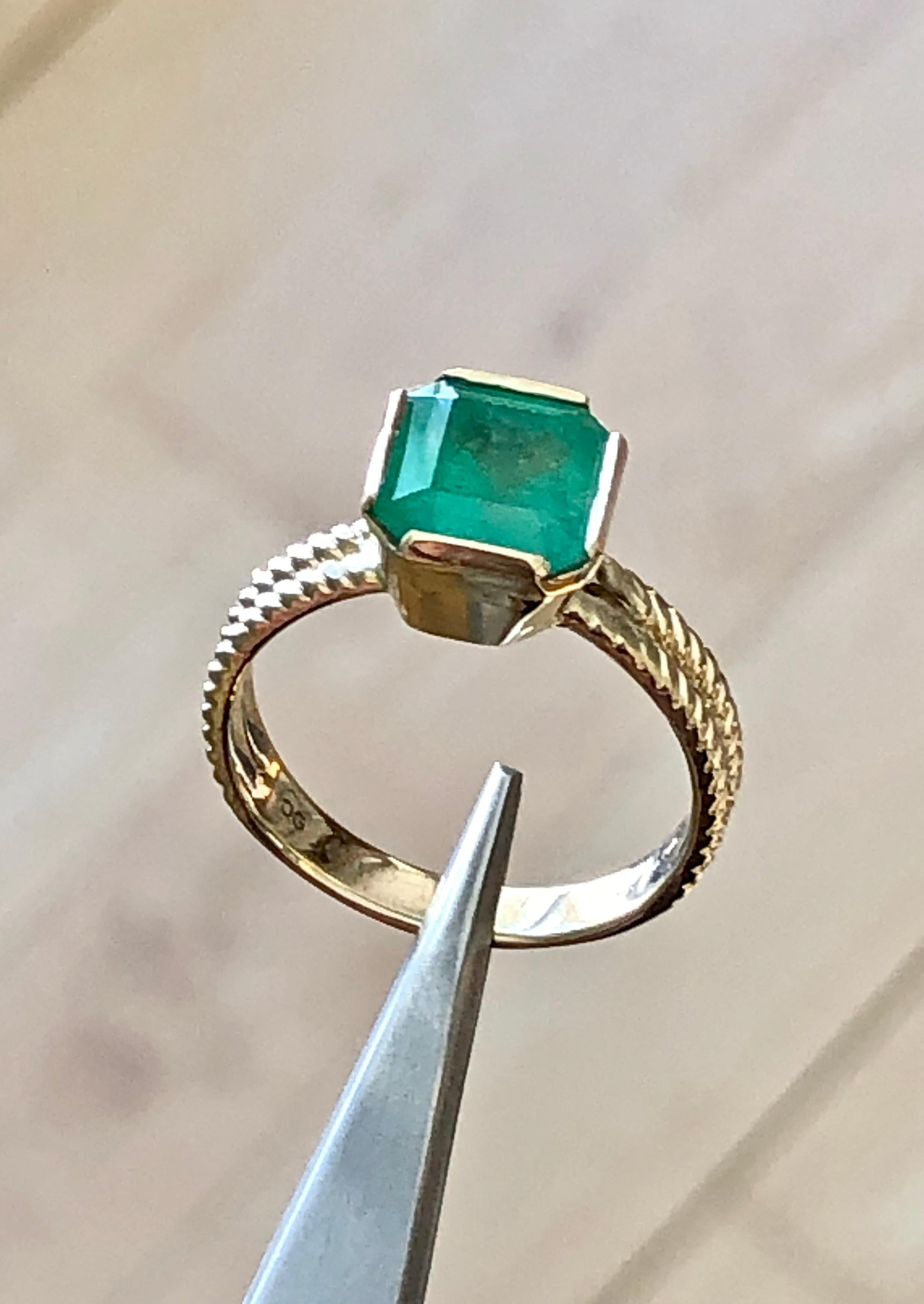 Contemporary 2.4 Carat Vintage Natural Emerald Solitaire Ring 14 Karat