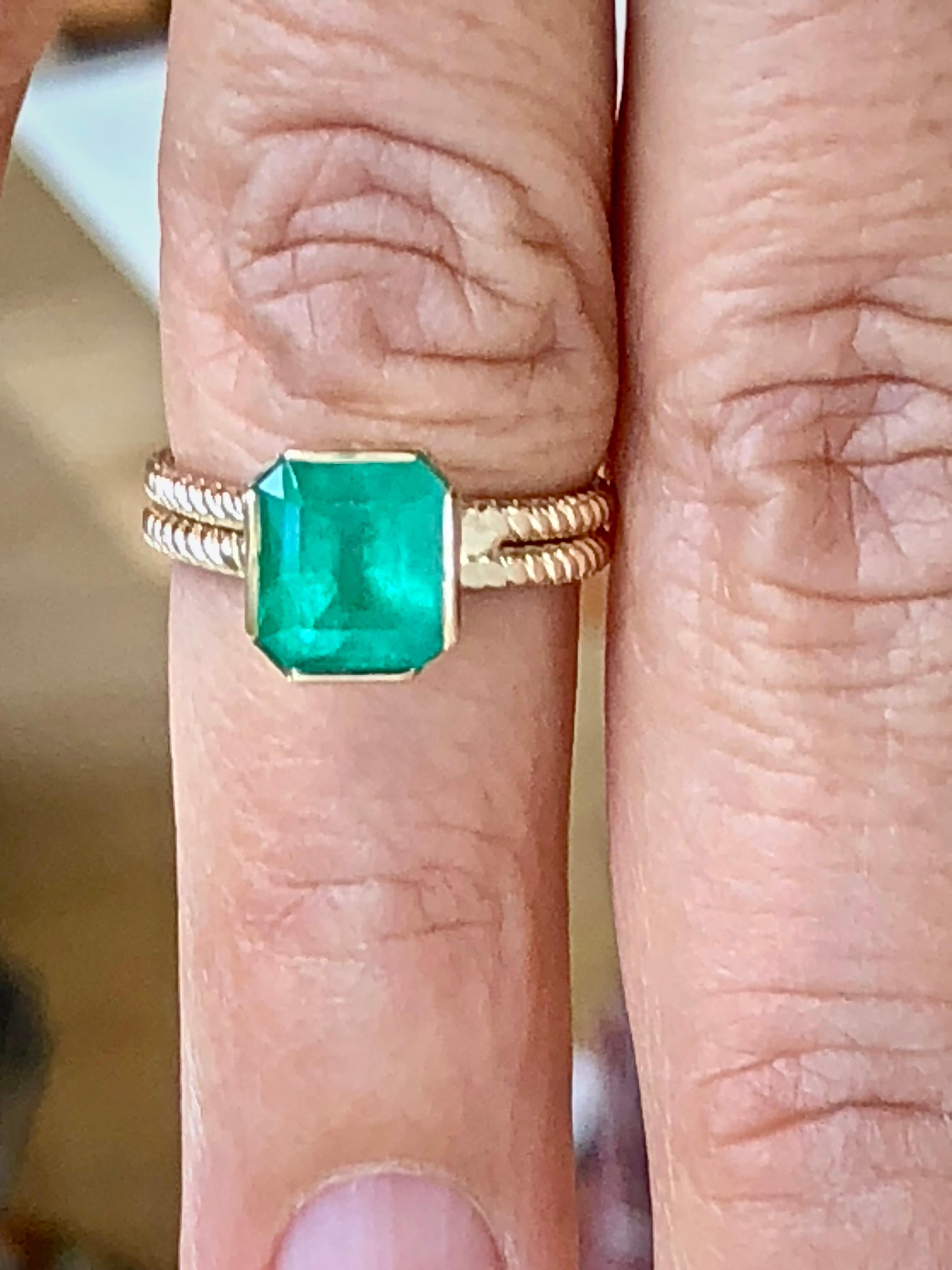 2.4 Carat Vintage Natural Emerald Solitaire Ring 14 Karat 2