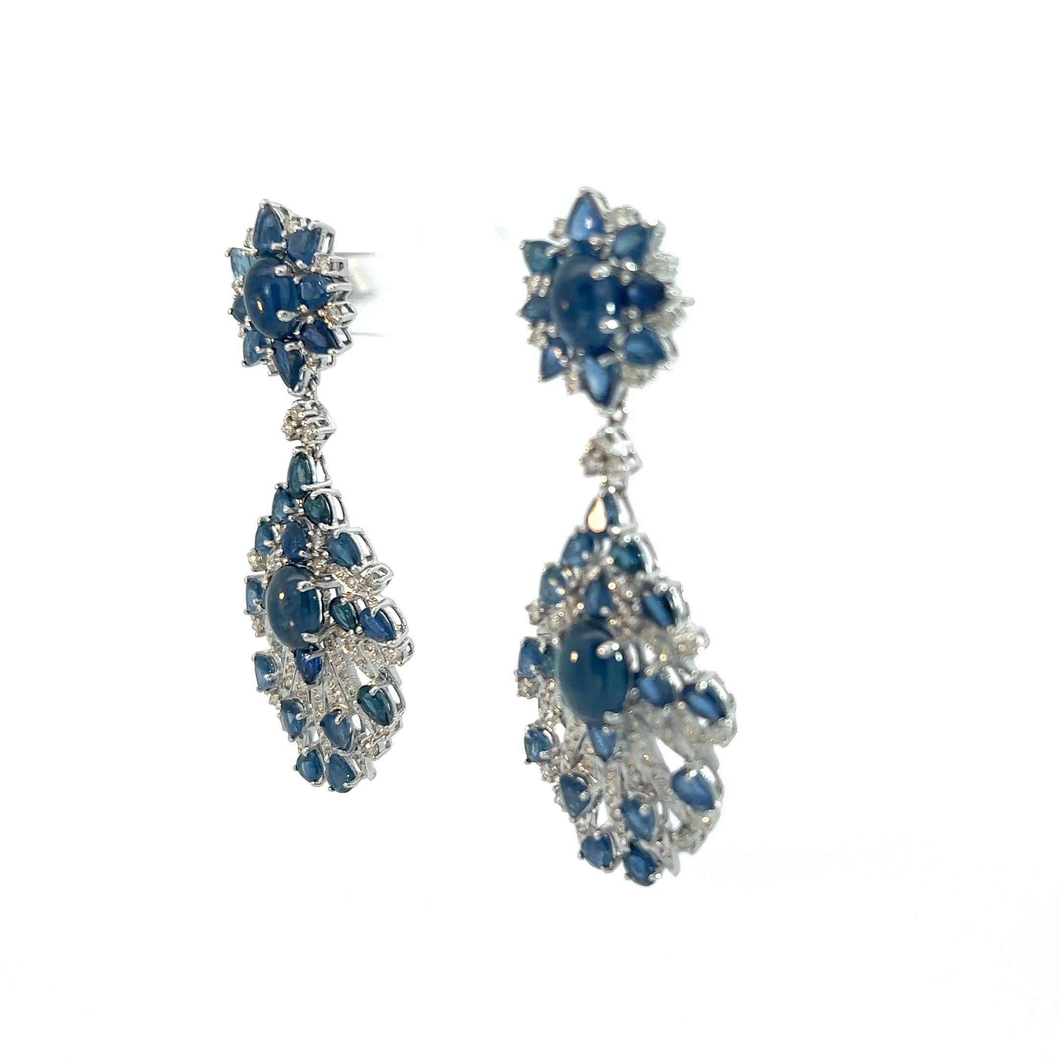24 Carats Natural Blue Sapphire and 4 Carats Diamond Drop 18K Gold Earrings In New Condition For Sale In New York, NY
