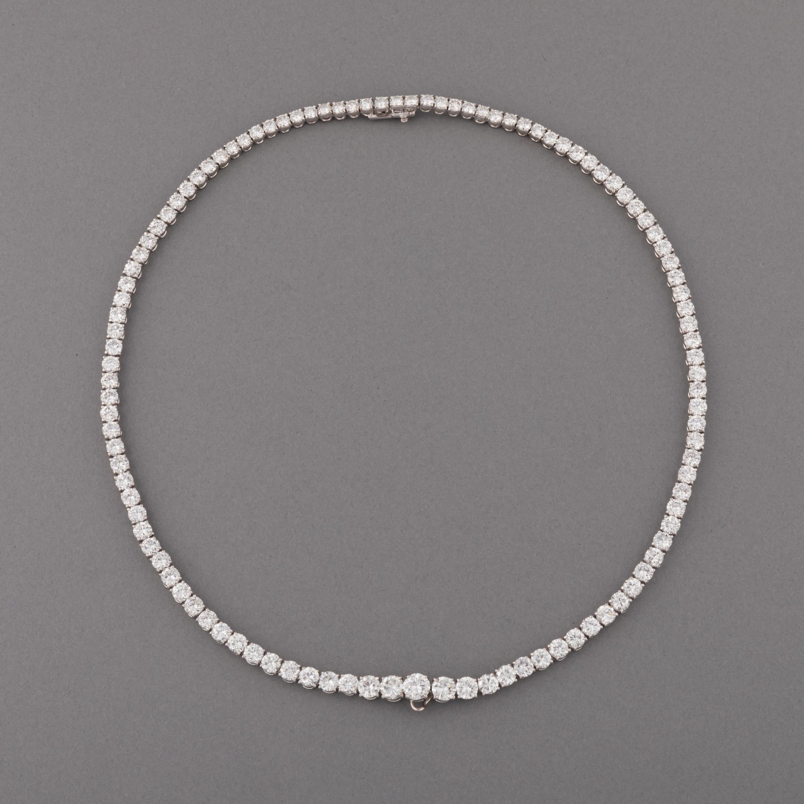 A wonderful vintage necklace, made by Chaumet Paris.
The diamonds are good quality, the color estimate is G and the Clarity VVs/vs. 4or 5 diamonds are Si1. It is made in white gold 18k.
The length is 44 cm. The diamonds size is between P.20 and 0.90