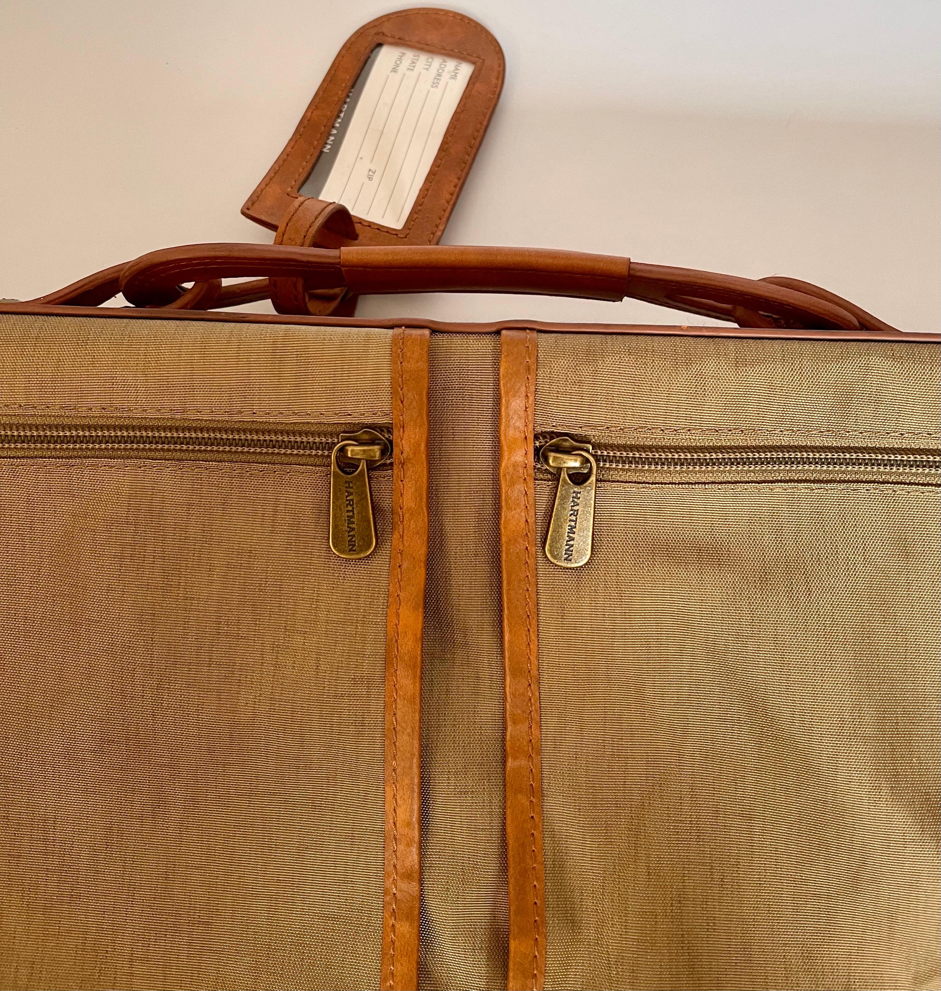24” Hartman Suitcase / Suiter Garment Bag with Pockets In Excellent Condition In New York, NY