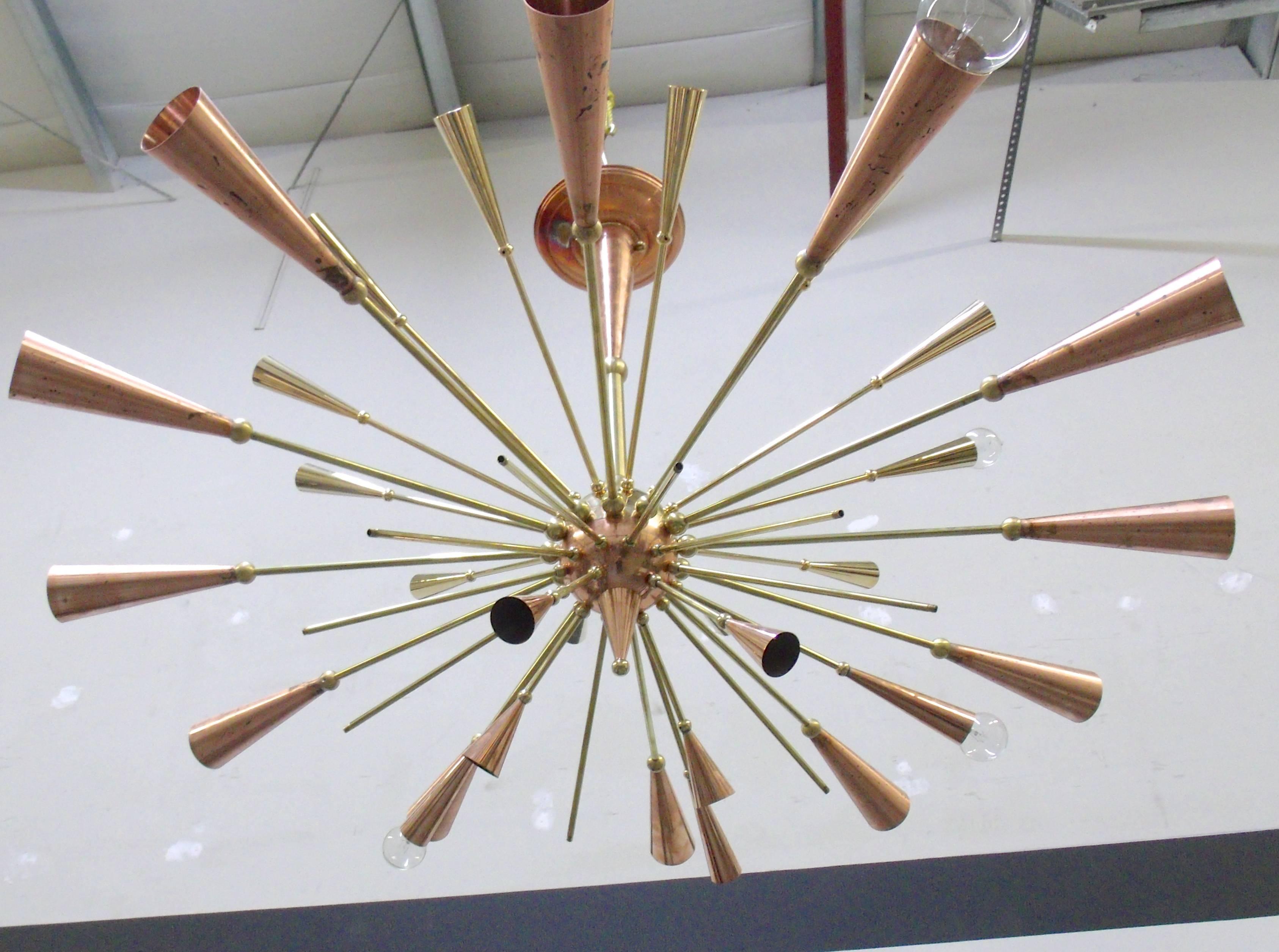 Monumentaler Sputnik-Kronleuchter aus 24-Karat Gold (21. Jahrhundert und zeitgenössisch) im Angebot