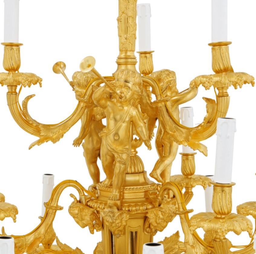 Francese Lampadario in ottone placcato oro 24 carati in vendita