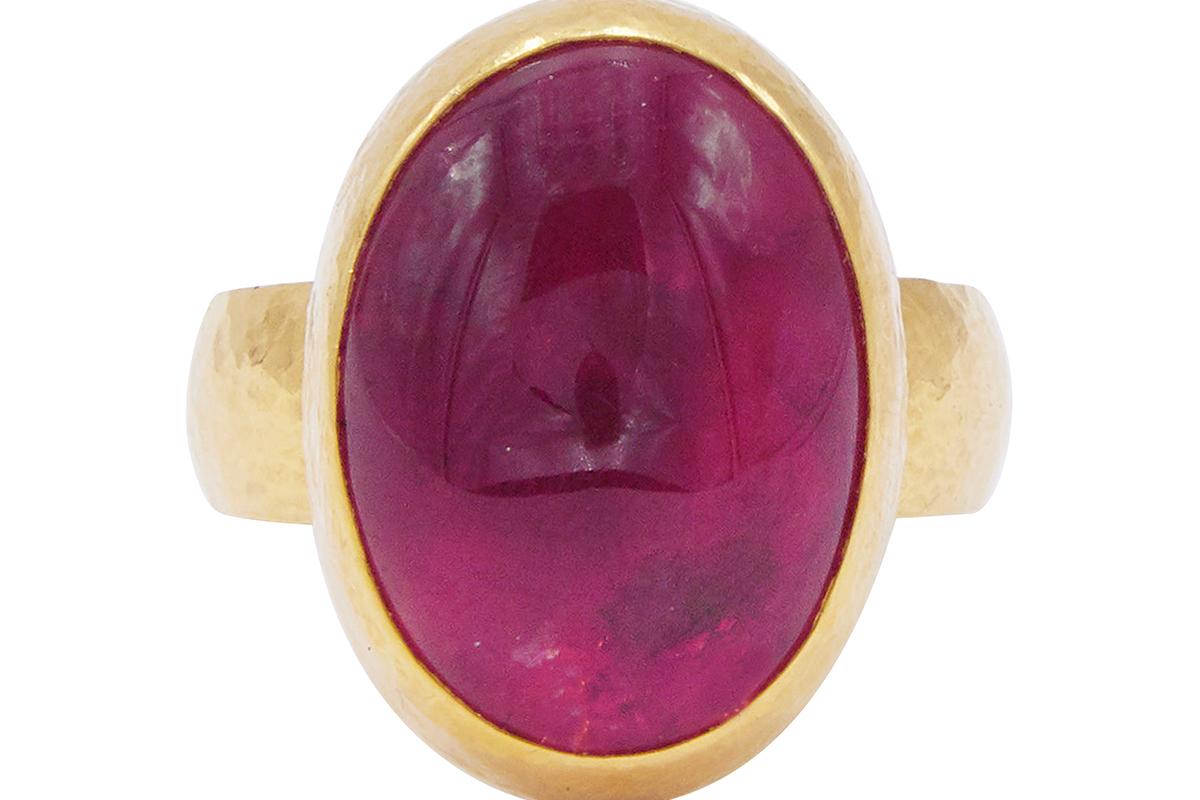 Contemporary Gurhan 24 Karat Hammered Yellow Gold Pink Tourmaline Cabochon Cocktail Ring For Sale