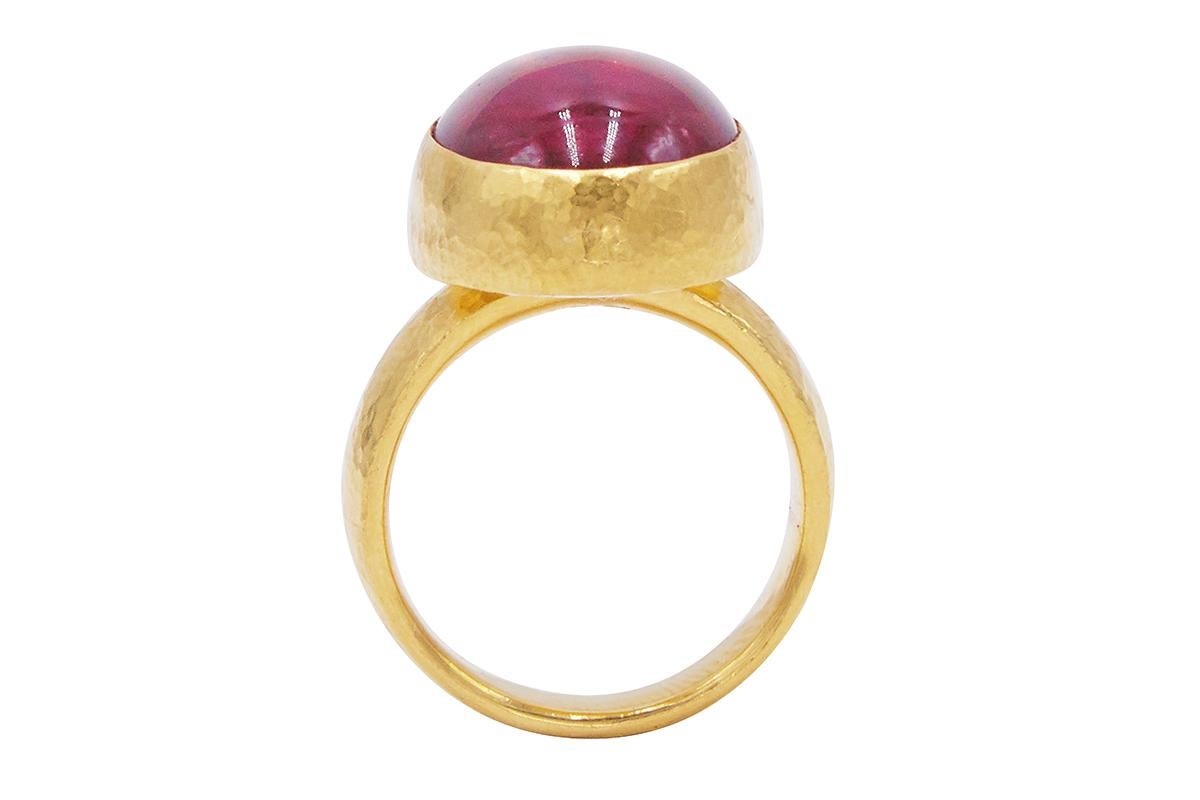 Oval Cut Gurhan 24 Karat Hammered Yellow Gold Pink Tourmaline Cabochon Cocktail Ring For Sale