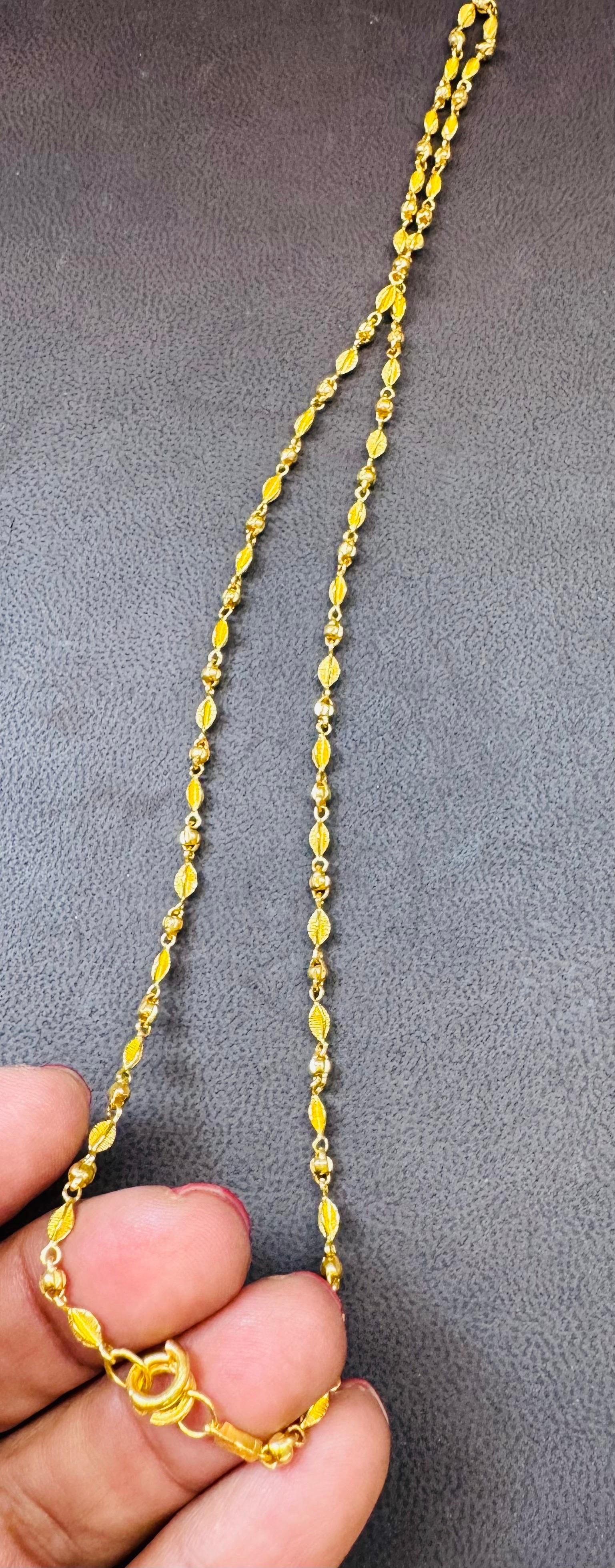 Collier de perles en or jaune 24 carats fait à la main, 13 gm, 18 pouces
Magnifique  Design/One, un collier en or pur rare
Poids du collier  est de 13 grammes. 
Estampillé 9999

Chaîne de perles de 2,7 mm de large
Veuillez regarder toutes les