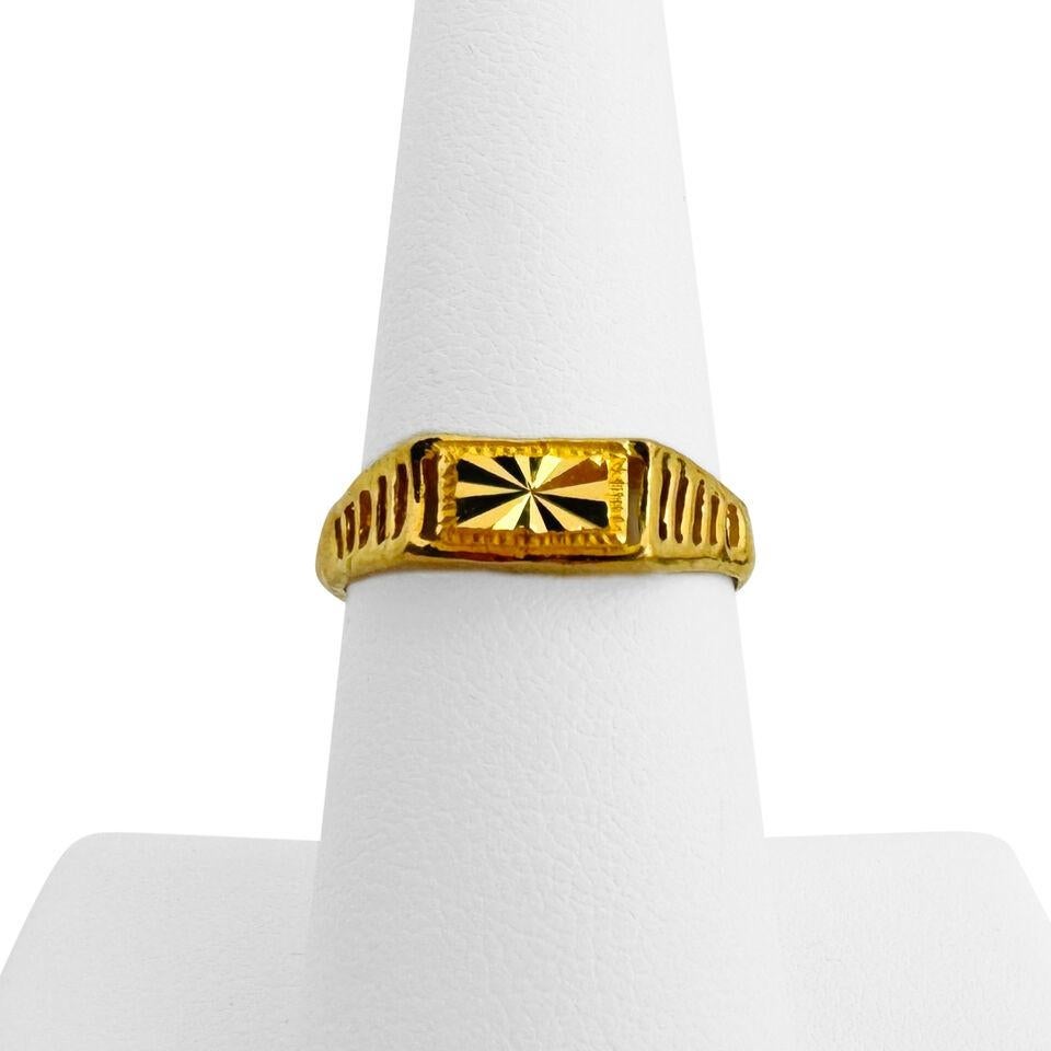 24k Pure Yellow Gold 4.1g Solid Diamond Cut Fancy Wrapped Ring

Condition:  Excellent Condition, Professionally Cleaned and Polished
Metal:  24k Gold (Marked, and Professionally Tested)
Weight:  4.1g
Width:  5mm at face, 3mm at back
Size: 