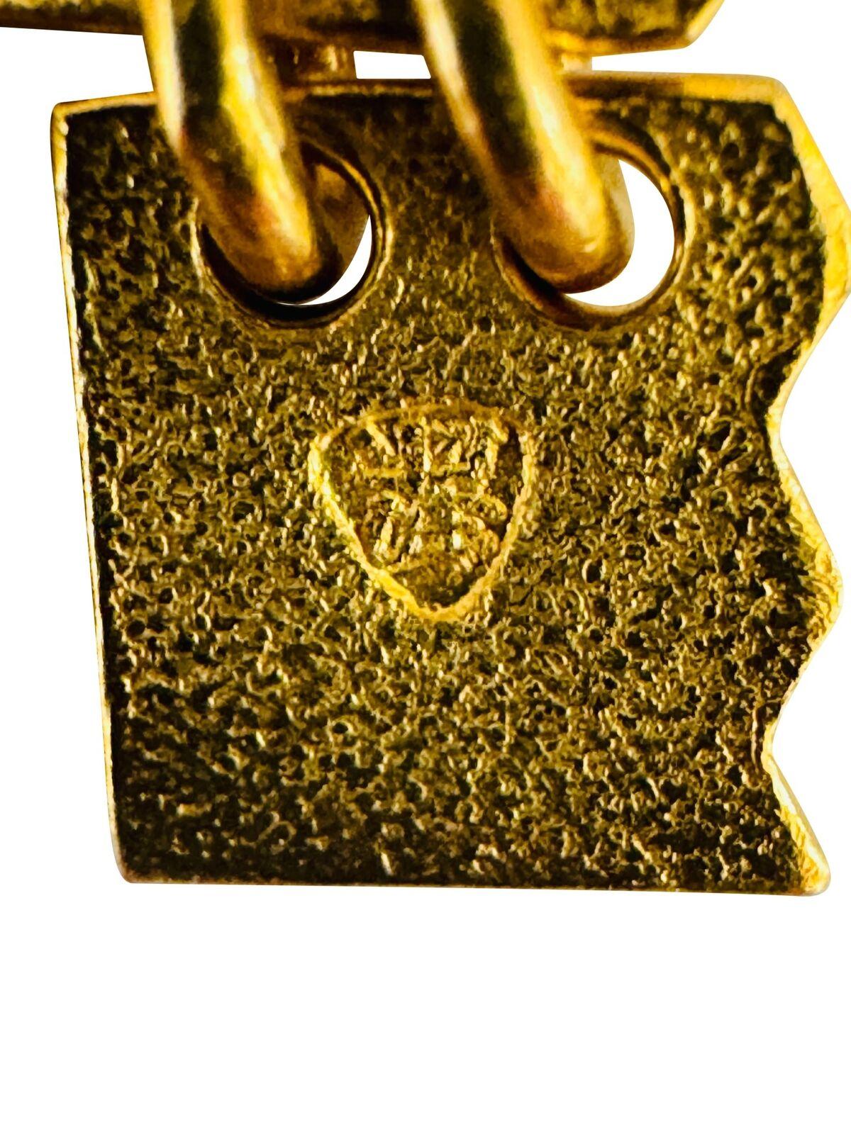Ciondolo a forma di charme di Hello Kitty in oro giallo puro 24 carati 1