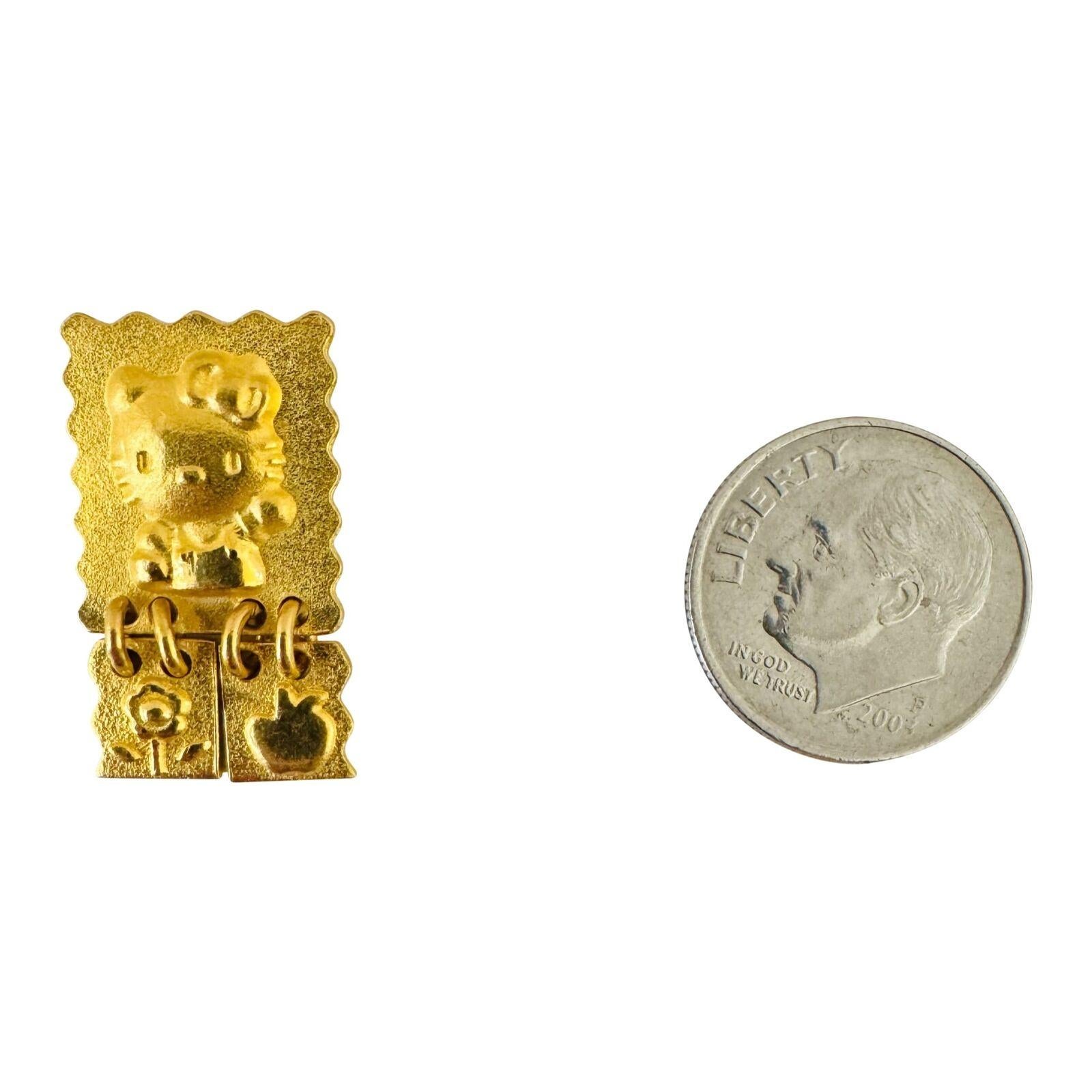 Ciondolo a forma di charme di Hello Kitty in oro giallo puro 24 carati 2