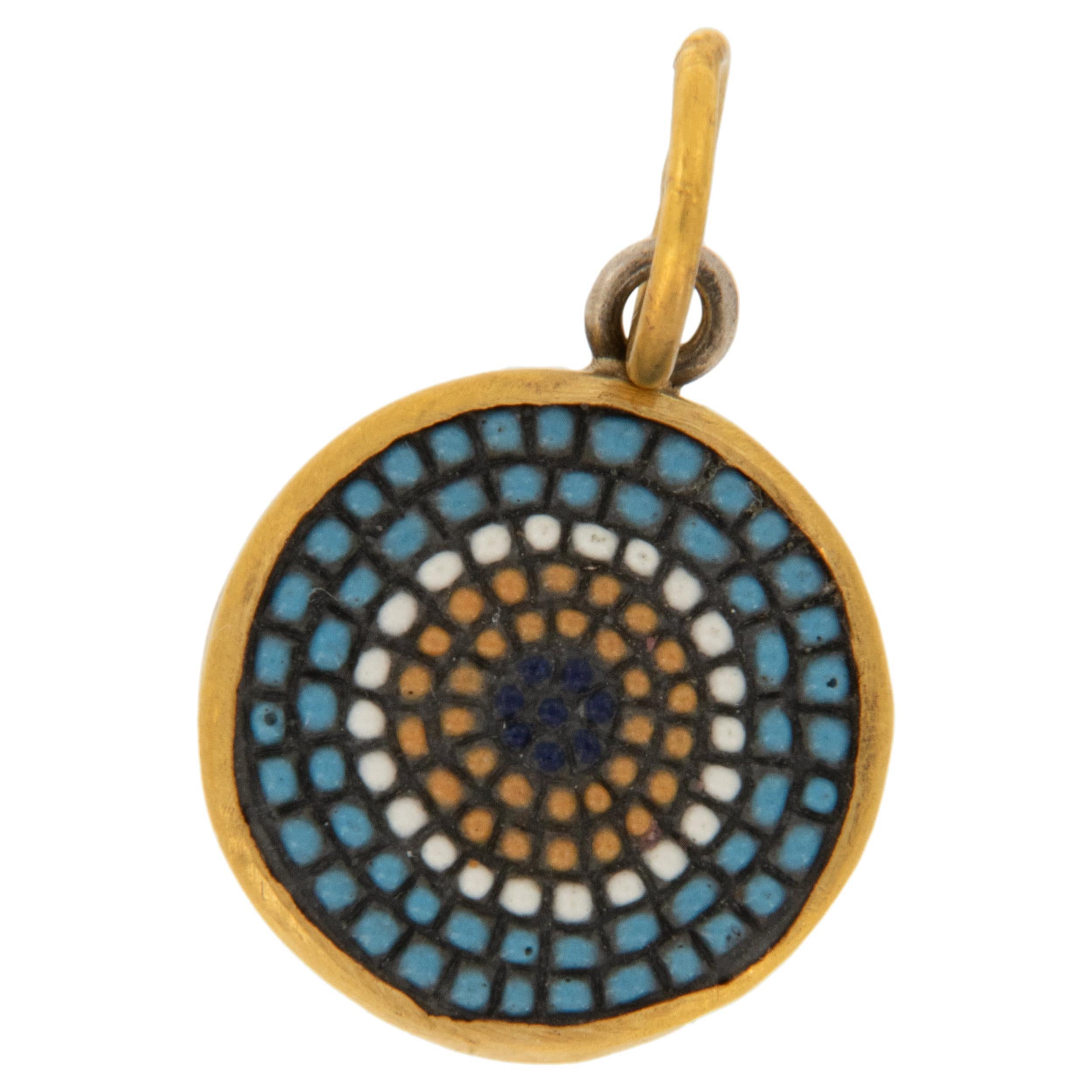 Pendentif breloque Evil Eye en or jaune 24 carats et argent avec micro-mosaïque en vente