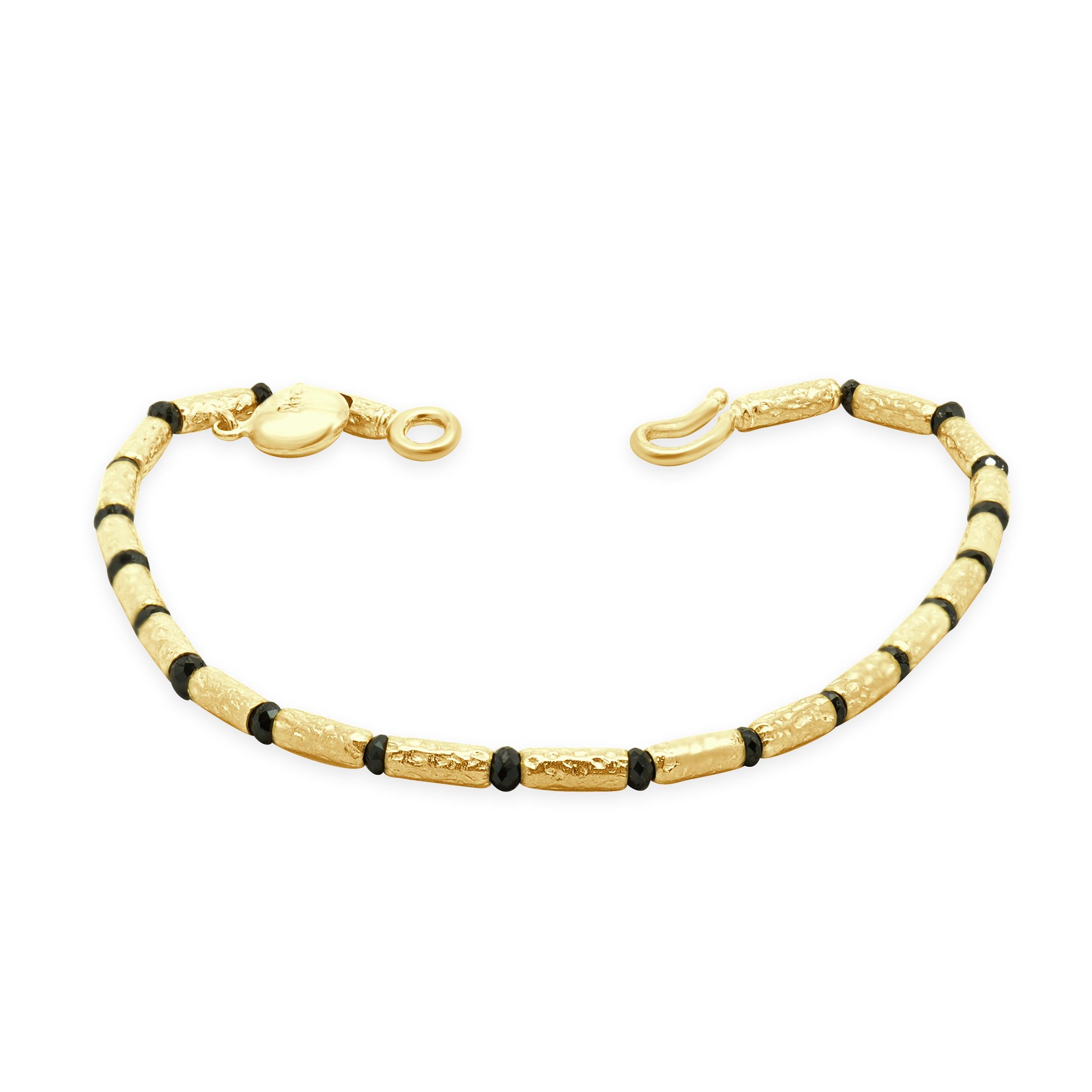 Bracelet en or jaune 24 carats avec perles et diamants noirs Excellent état - En vente à Scottsdale, AZ