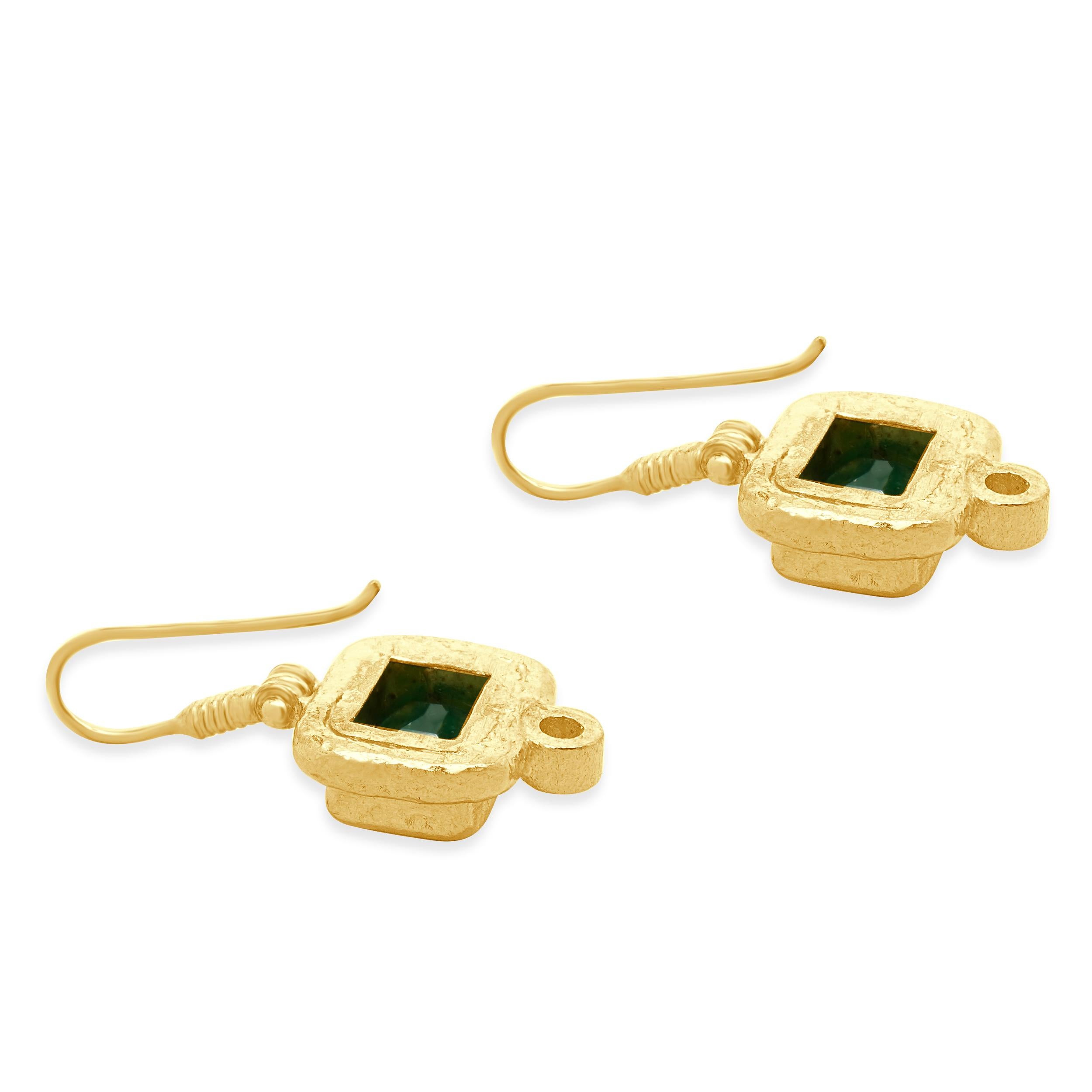 Pendants d'oreilles en or jaune 24 carats avec émeraudes et diamants Unisexe en vente