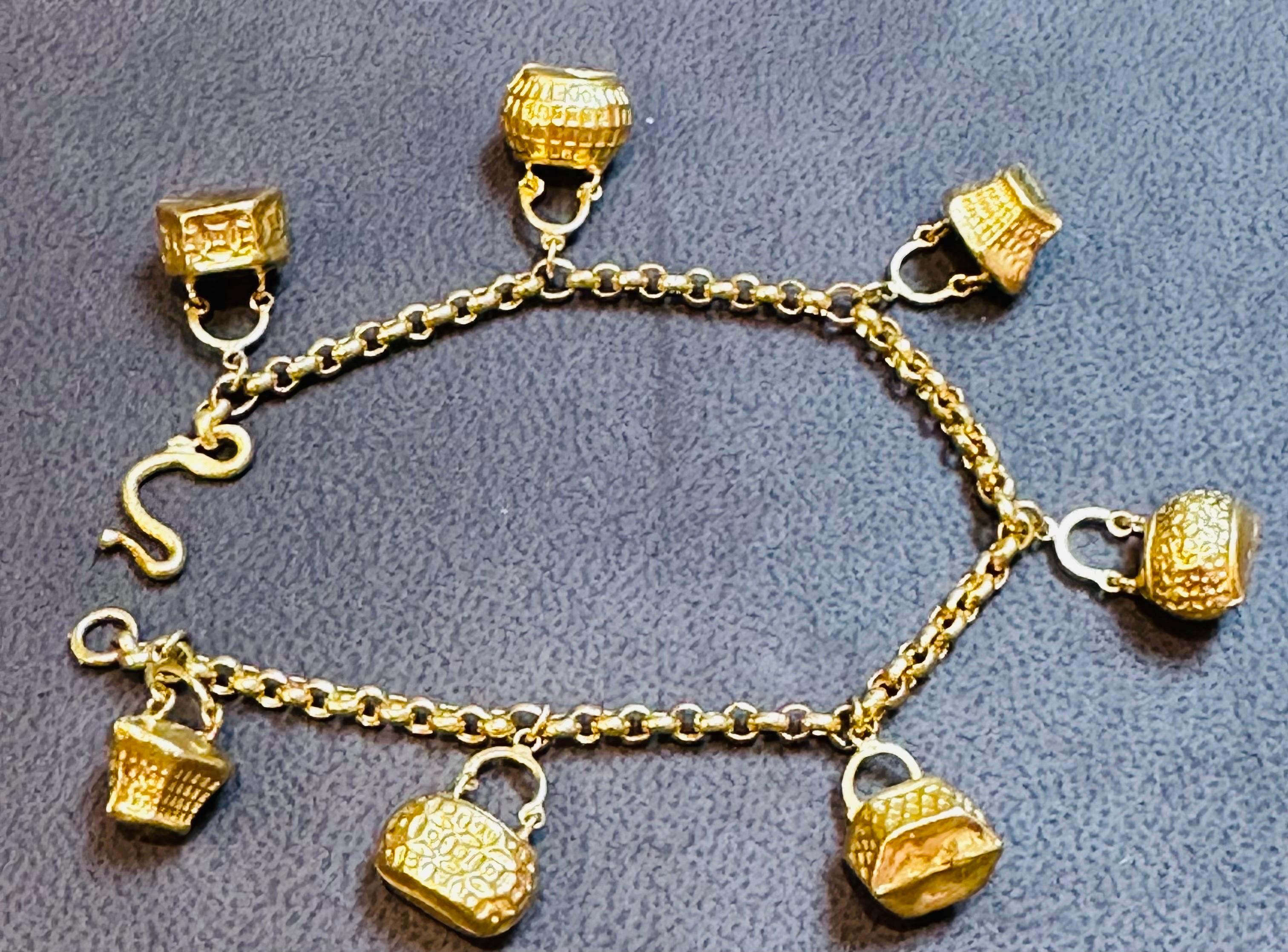 24 Karat Yellow Pure Gold 15.5 Gm Charm Bracelet with 7 Basket Charms For Sale 1