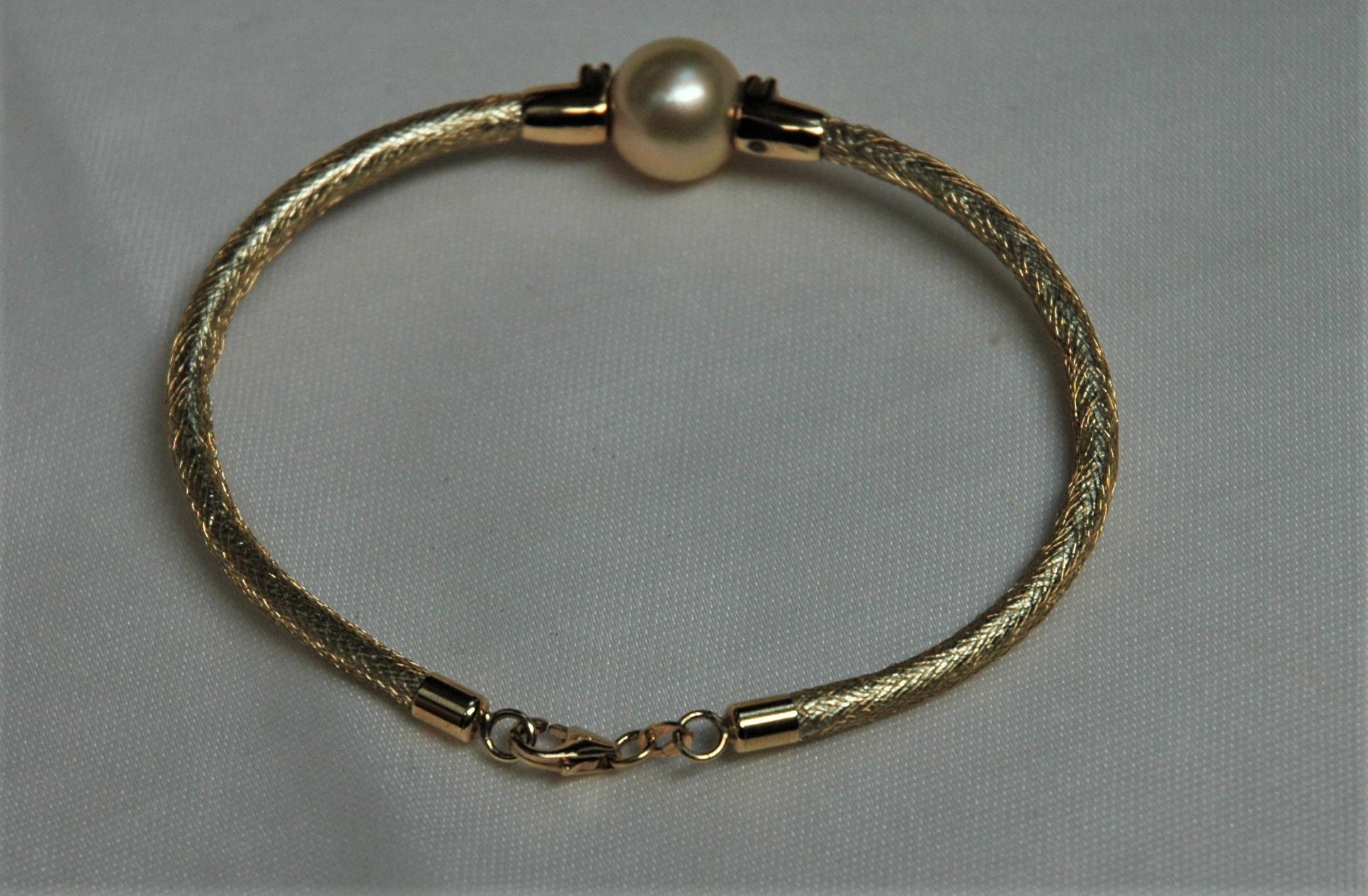 18 Kt. Gold Bracelets with Pearls and Diamonds In New Condition In BARI, IT