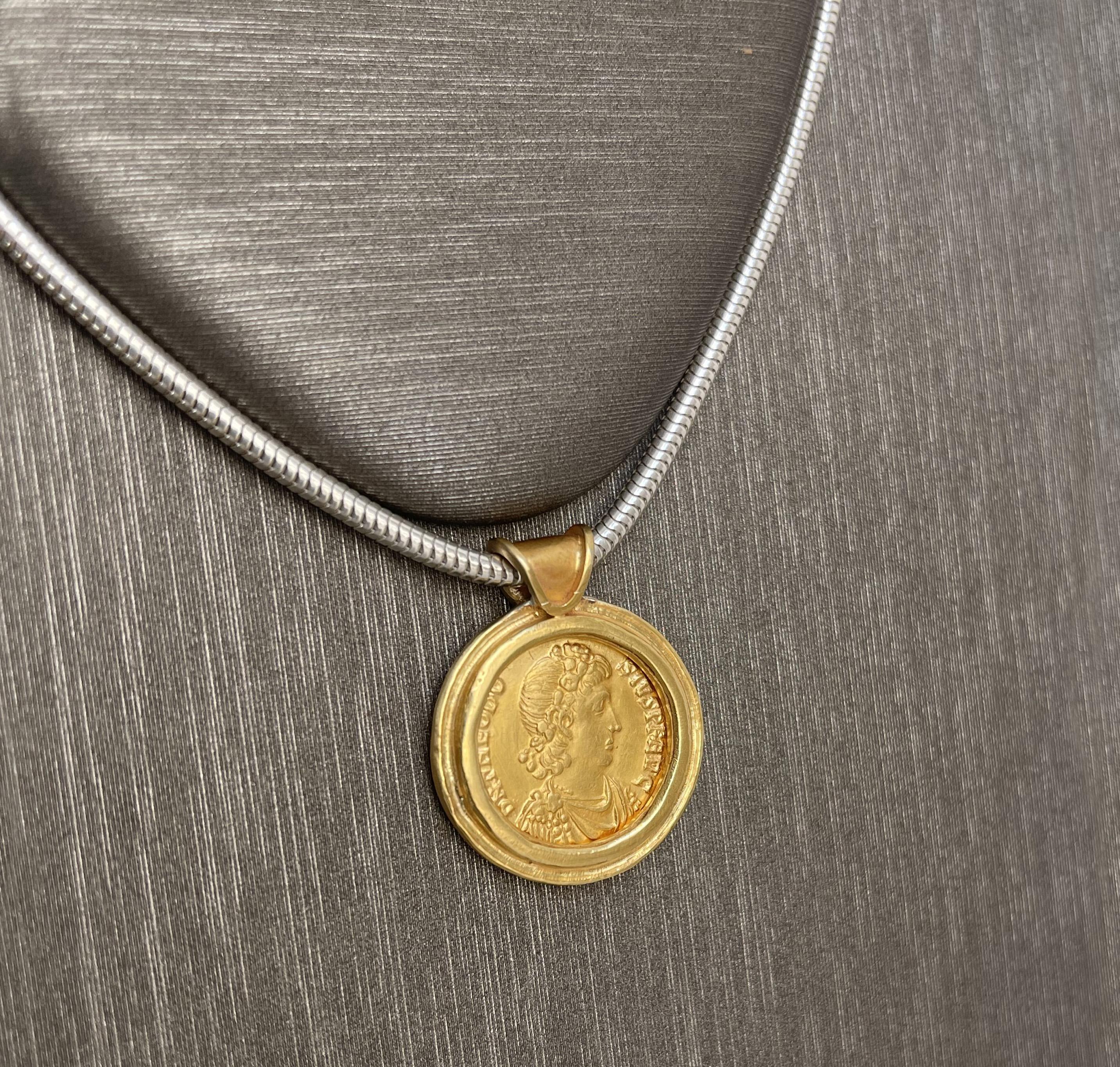 24 Karat Gold Byzantinische Münze Anhänger mit der Darstellung des Kaisers Theodosius 'IV. Jahrhundert n. Chr. im Zustand „Hervorragend“ in Roma, IT