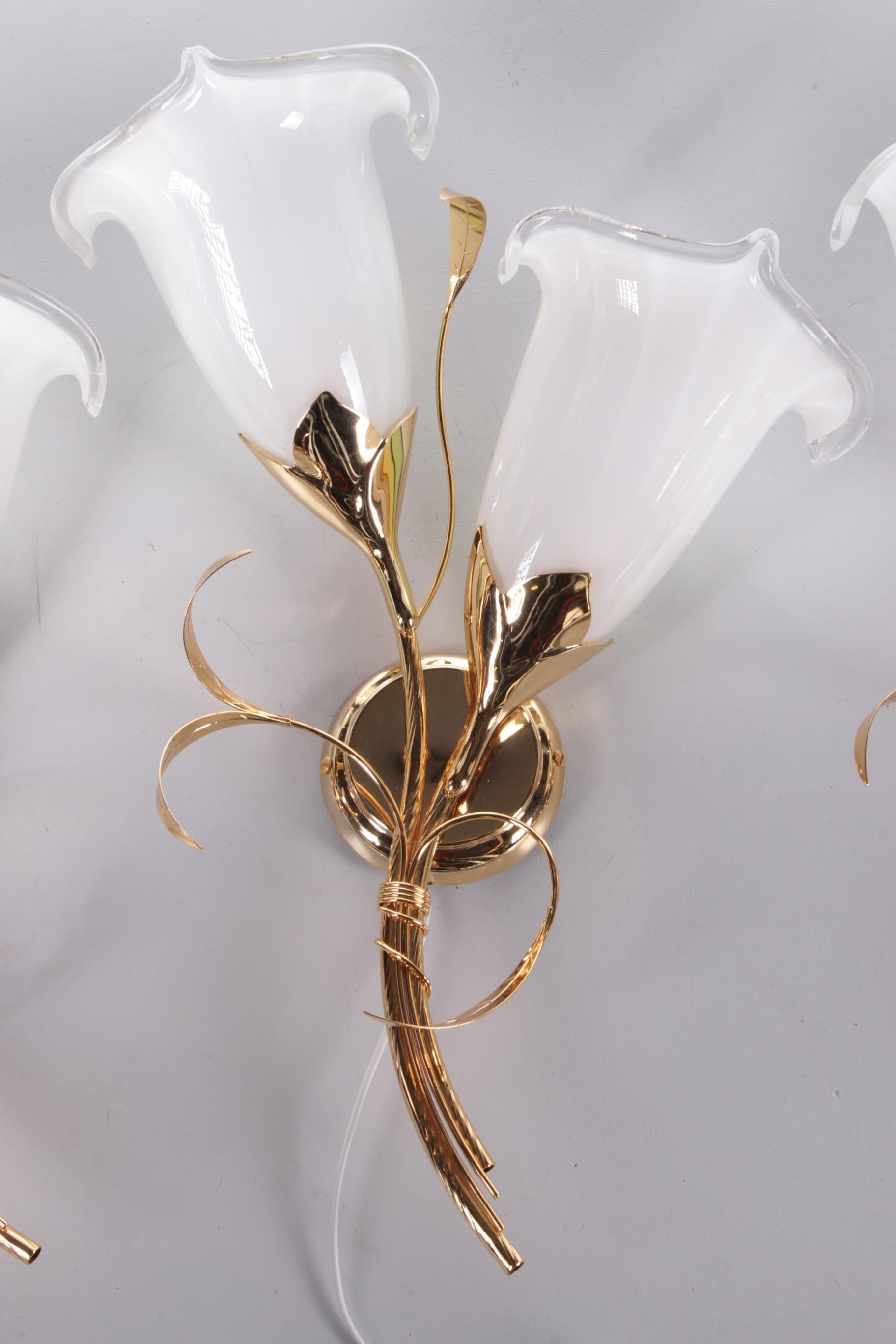Tulip Glass Wall Lamps Italian Design 24 ct Gold plate  1970 In Excellent Condition For Sale In Oostrum-Venray, NL
