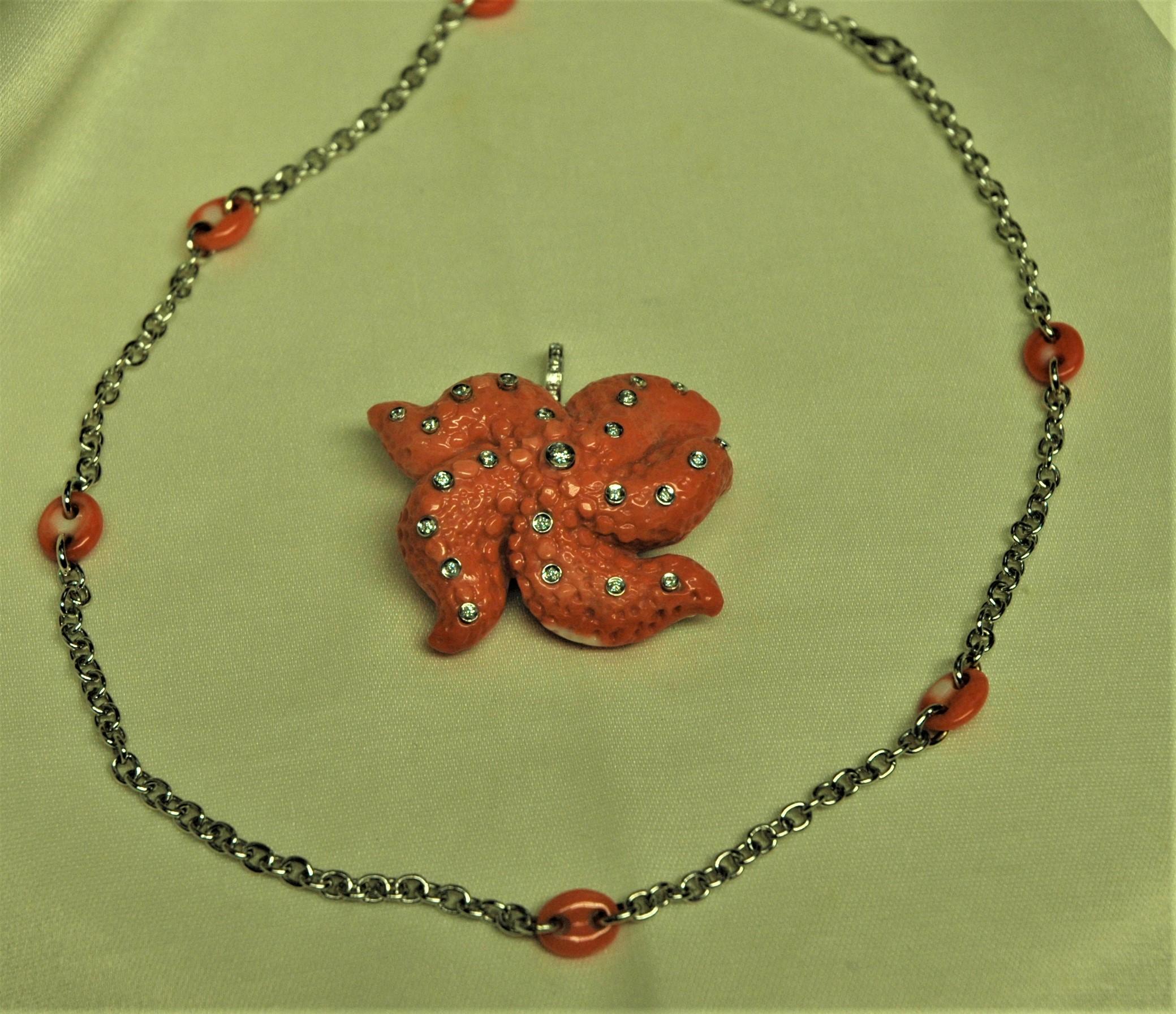 Single Cut 18 Kt. White Gold Chain Necklace with Natural Coral Elements For Sale