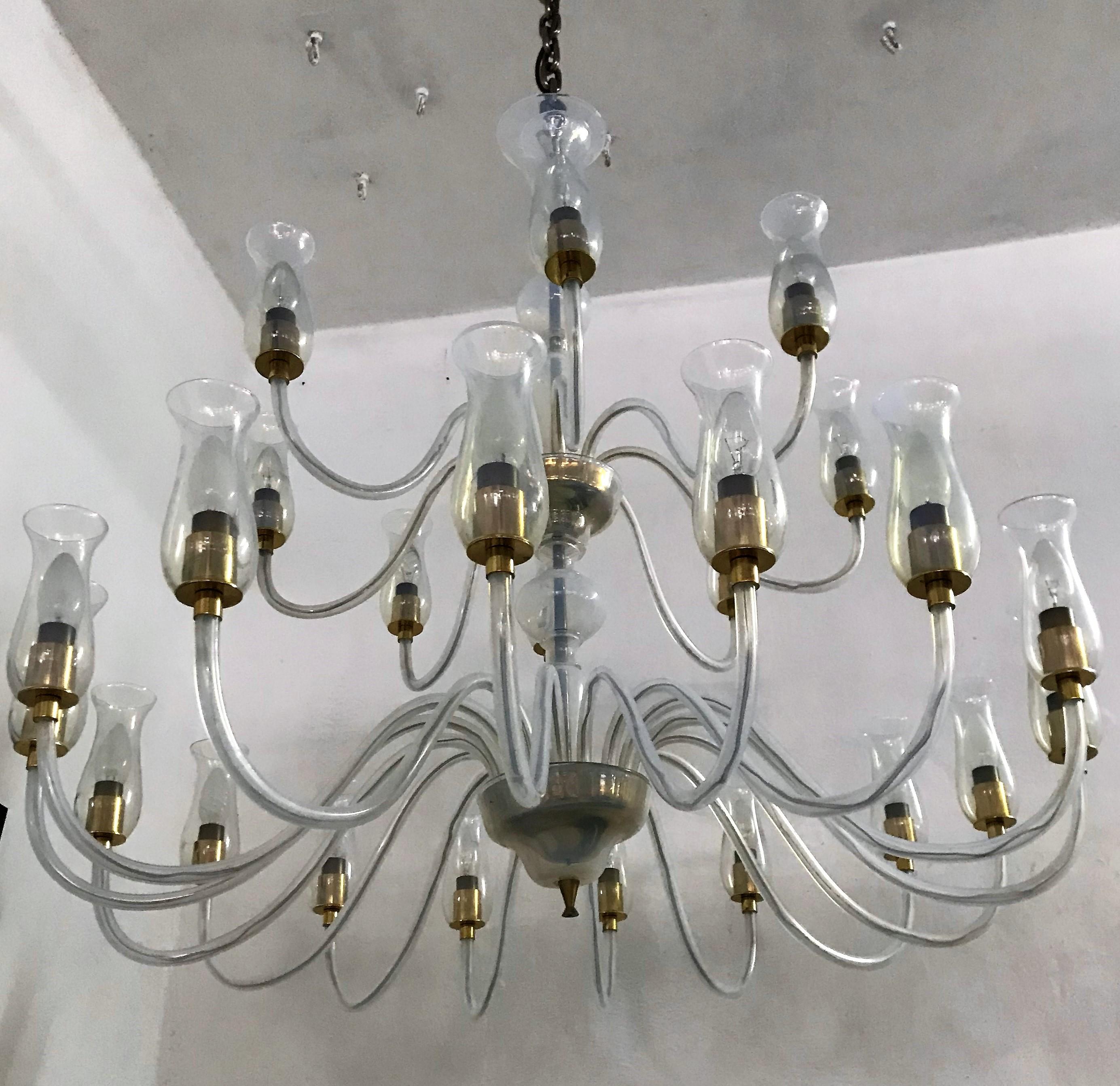 24-Light Mid Century Modern Chandelier by Cenedese in Murano Glass, circa 1970 For Sale 4