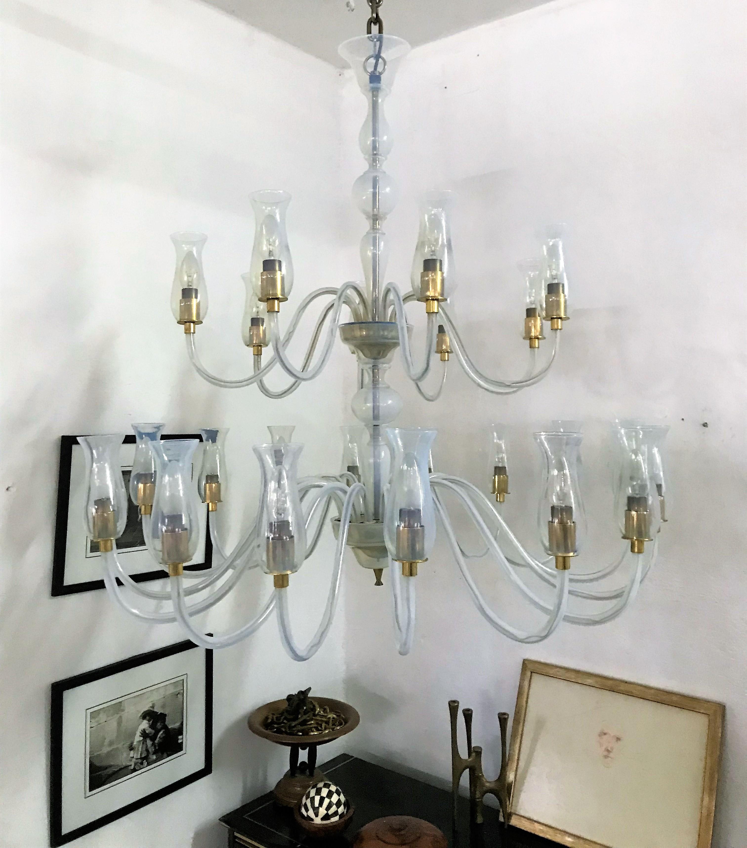 Mid-Century Modern 24-Light Mid Century Modern Chandelier by Cenedese in Murano Glass, circa 1970 For Sale