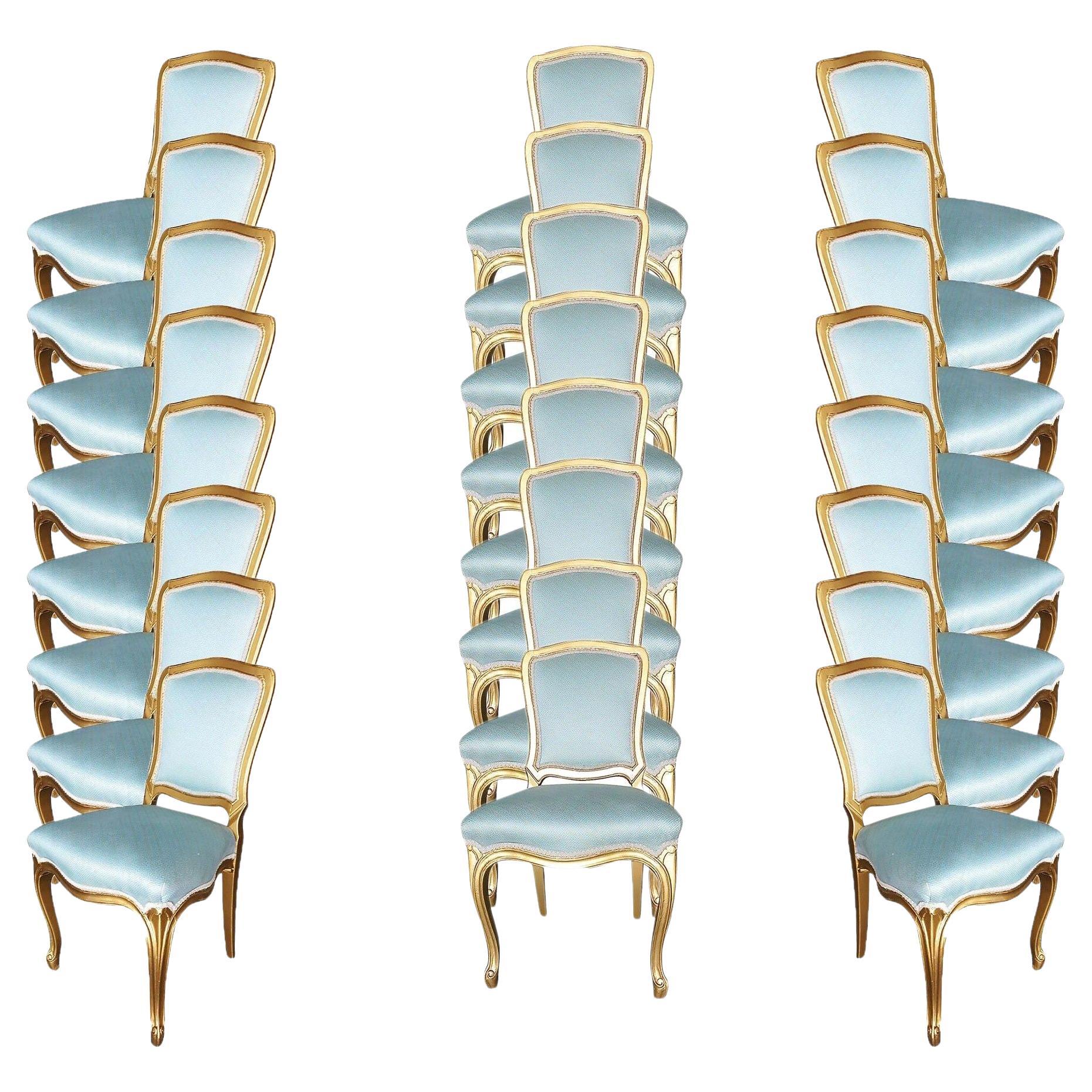 24 chaises de salle à manger de style Louis XVI de style Hollywood Regency, datant d'environ 1950