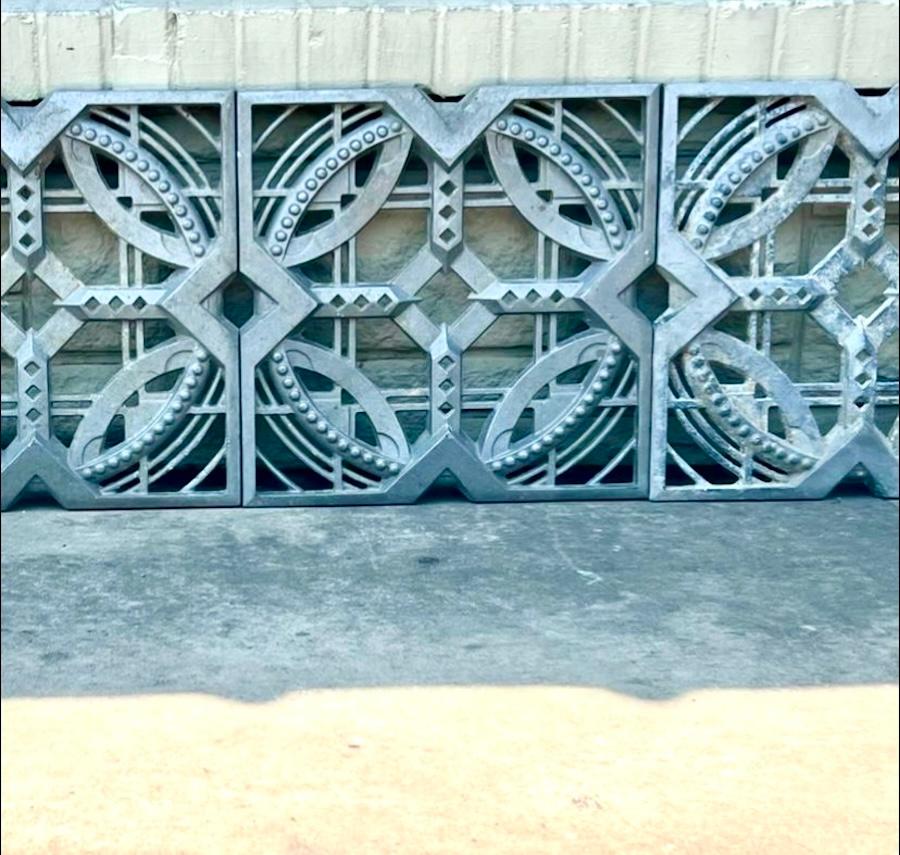 (24) Modular John Dekoven Hill Architectural Aluminum Panels, Circa 1960's (Moderne der Mitte des Jahrhunderts) im Angebot