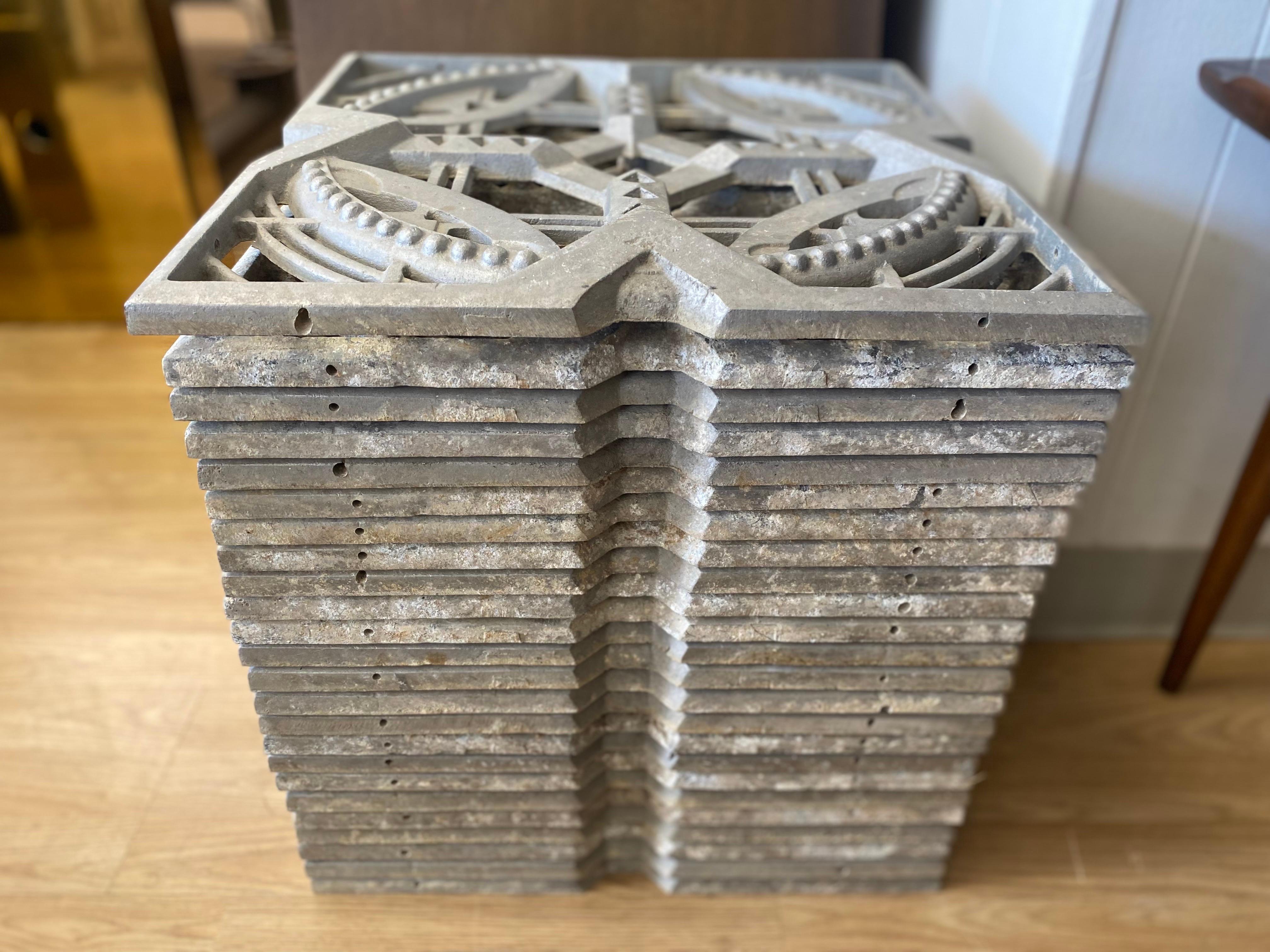 (24) Modular John Dekoven Hill Architectural Aluminum Panels, Circa 1960's (amerikanisch) im Angebot