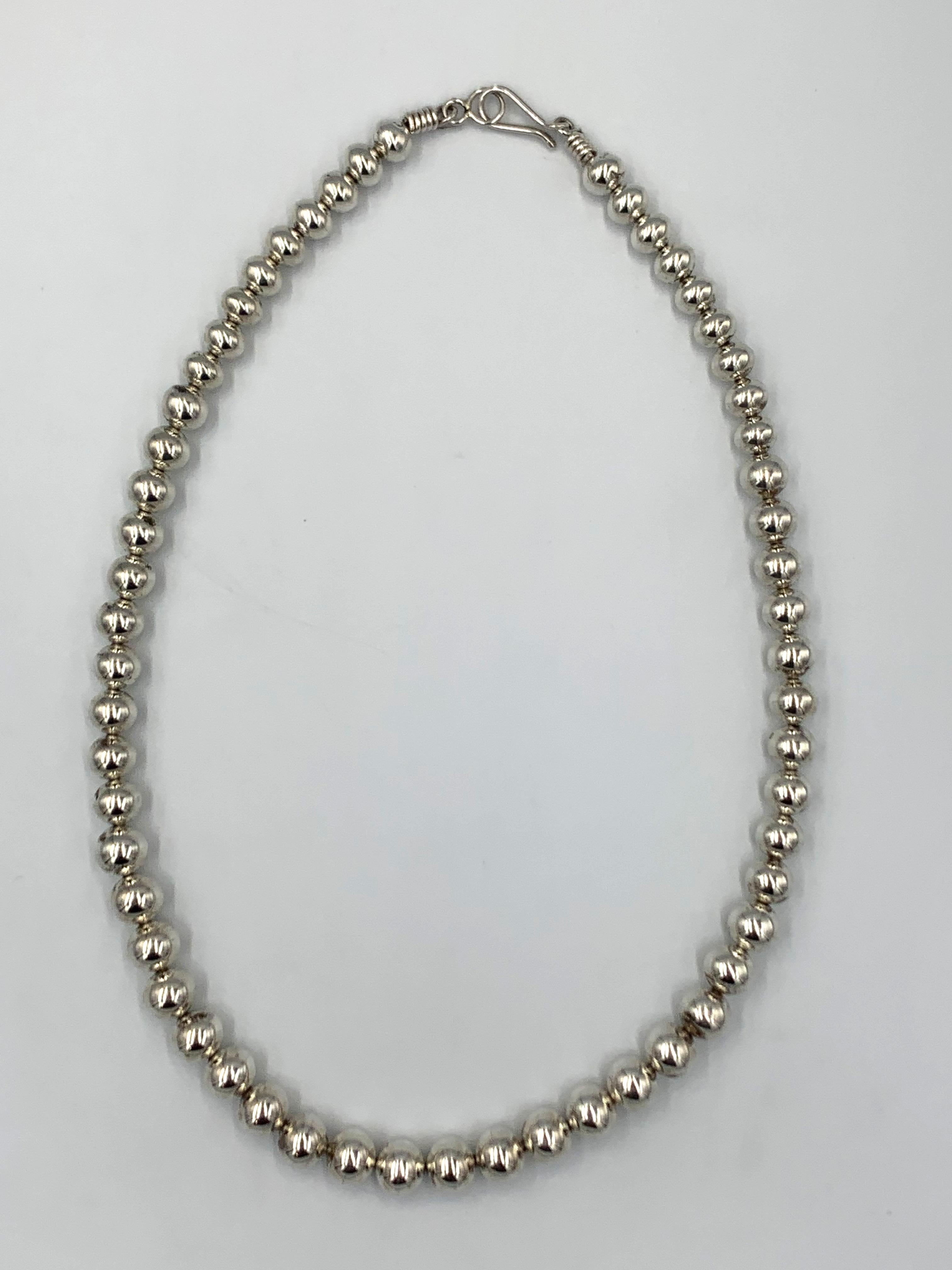 Collar de plata de ley con perlas navajo de 24