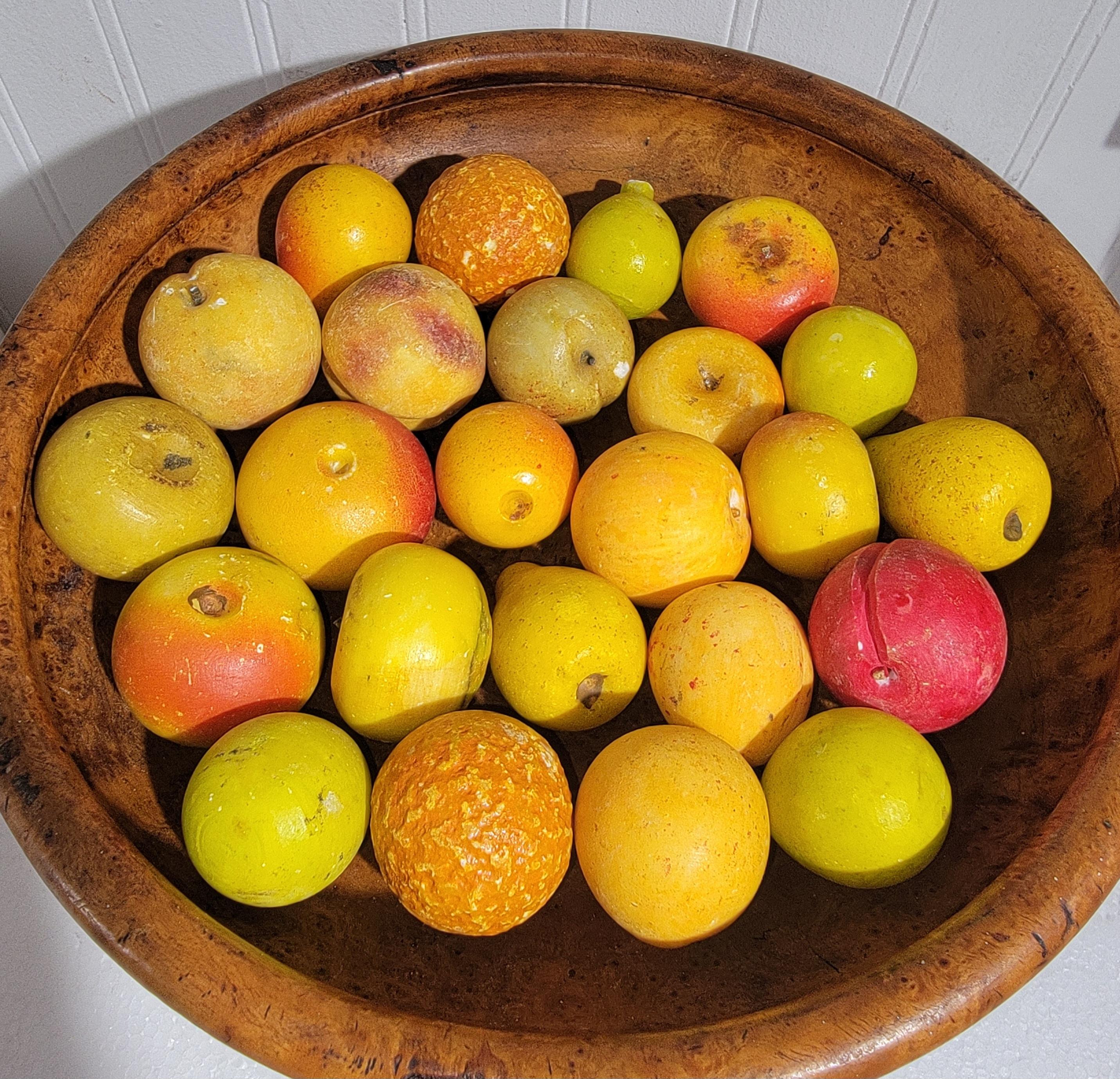 24 pezzi. Mini frutta di pietra in alabastro con composta di acero In condizioni buone in vendita a Los Angeles, CA