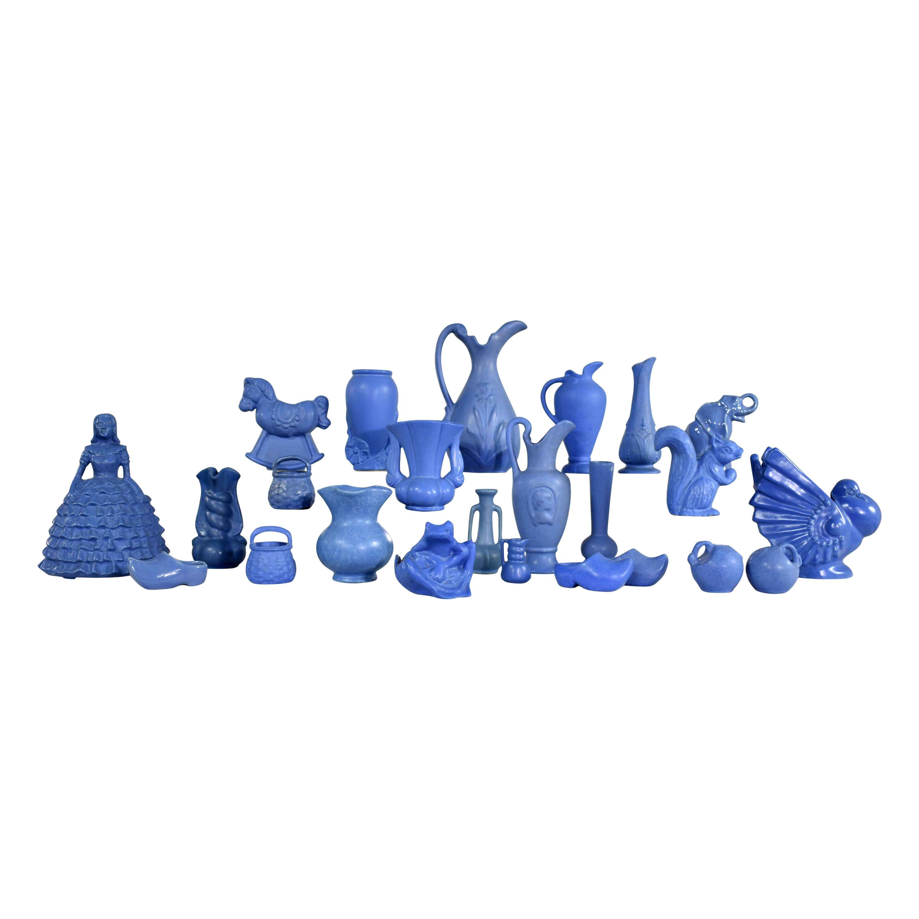 collection de 24 pièces de poterie bleue du milieu du siècle de Niloak