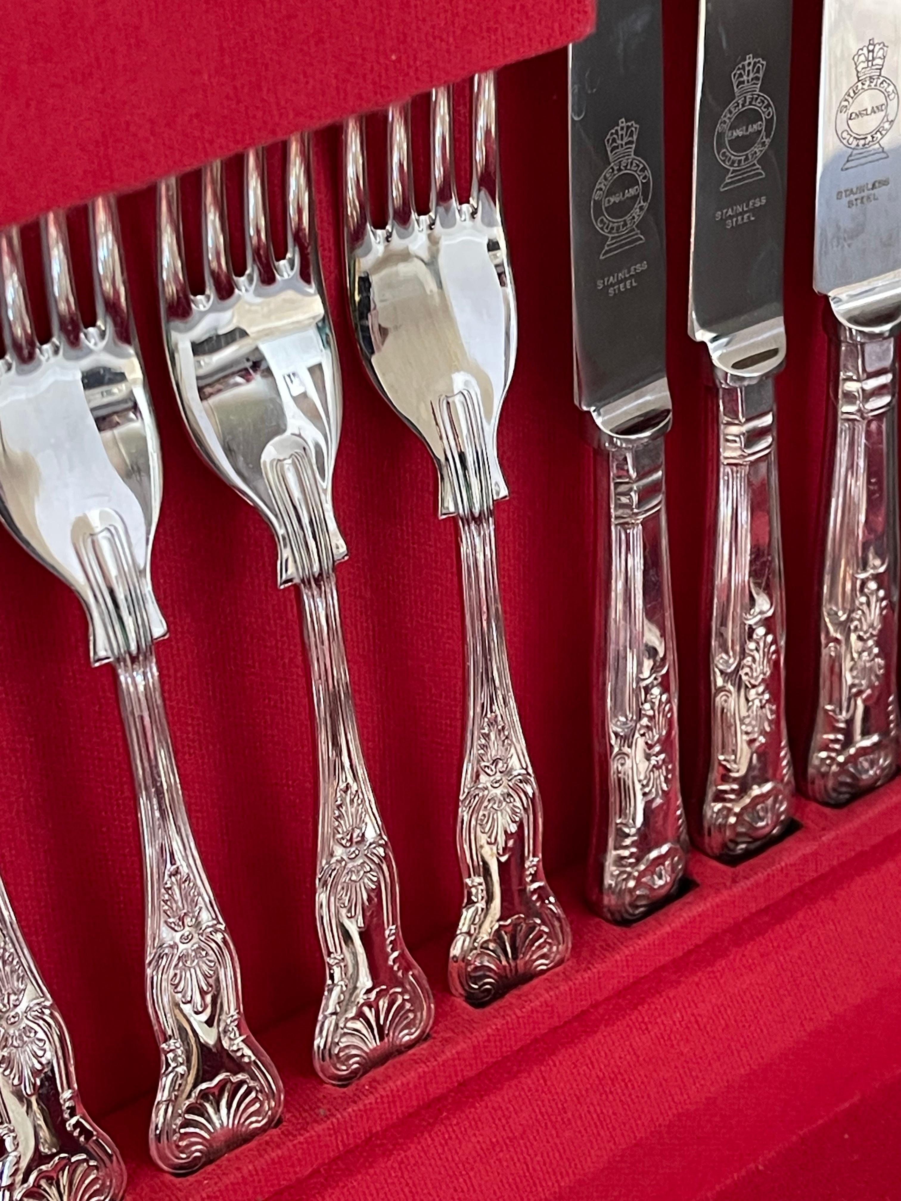 Cubertería de 24 piezas Juego de cuchara y tenedor plateados en caja de madera principios del siglo XX en venta