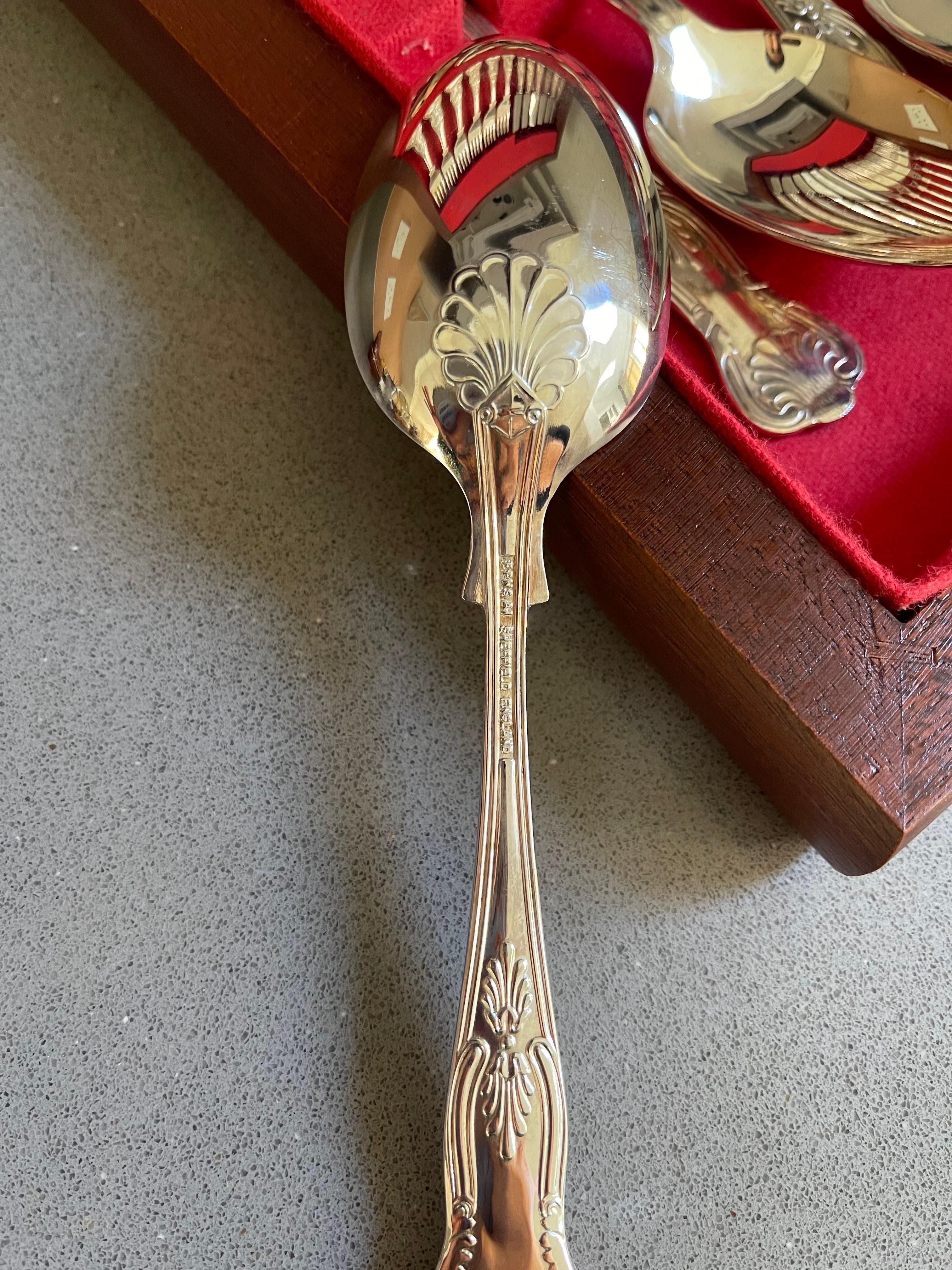 Cubertería de 24 piezas Juego de cuchara y tenedor plateados en caja de madera Chapado en oro en venta