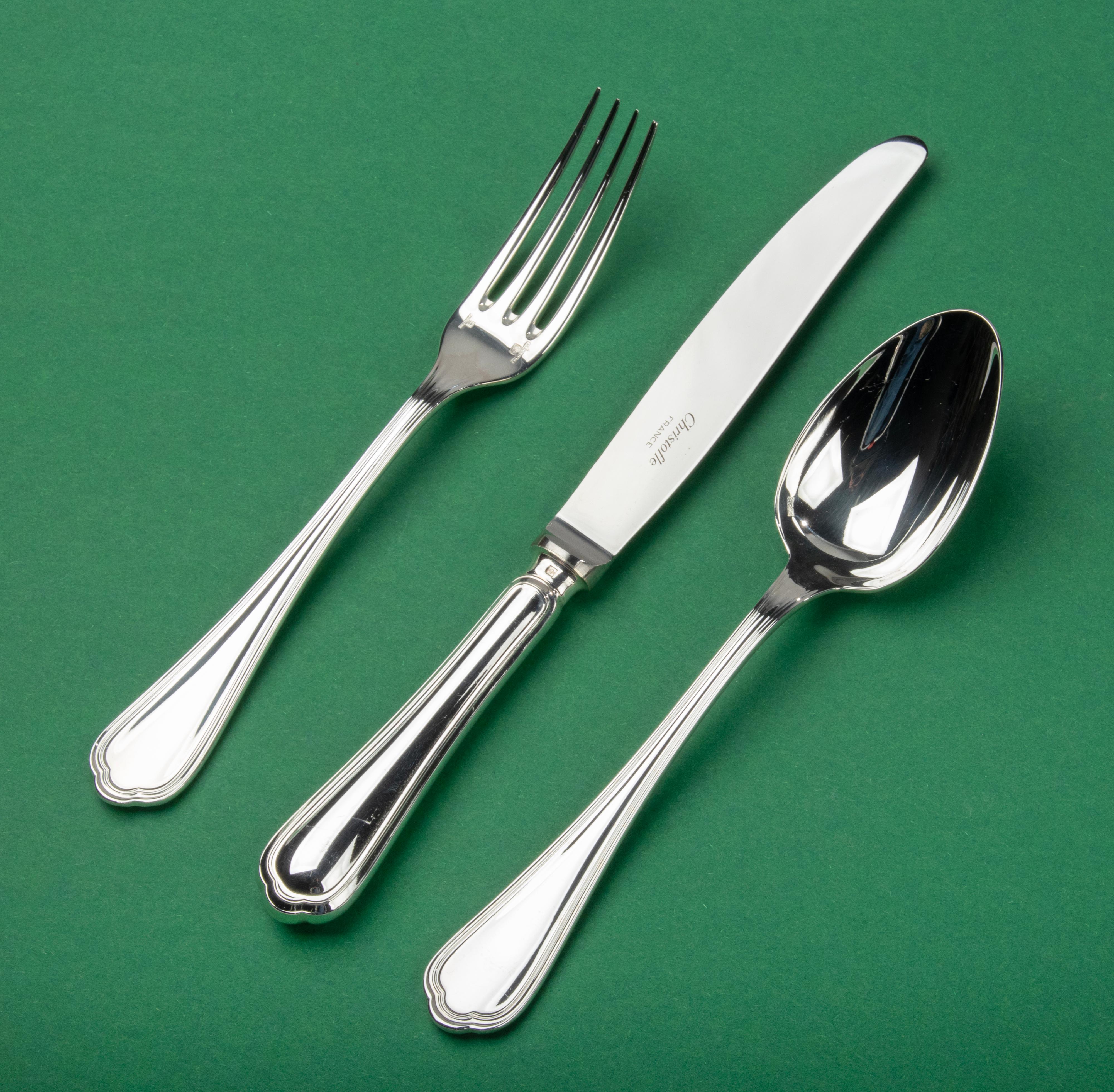 A very beautiful set of silver plated flatware, made by the French brand Christofle. The set is in very good condition, looks like hardly been used / new. Great colour and shine. The name of the model is Spatours. 
-8 table knives 25 cm
-8 table