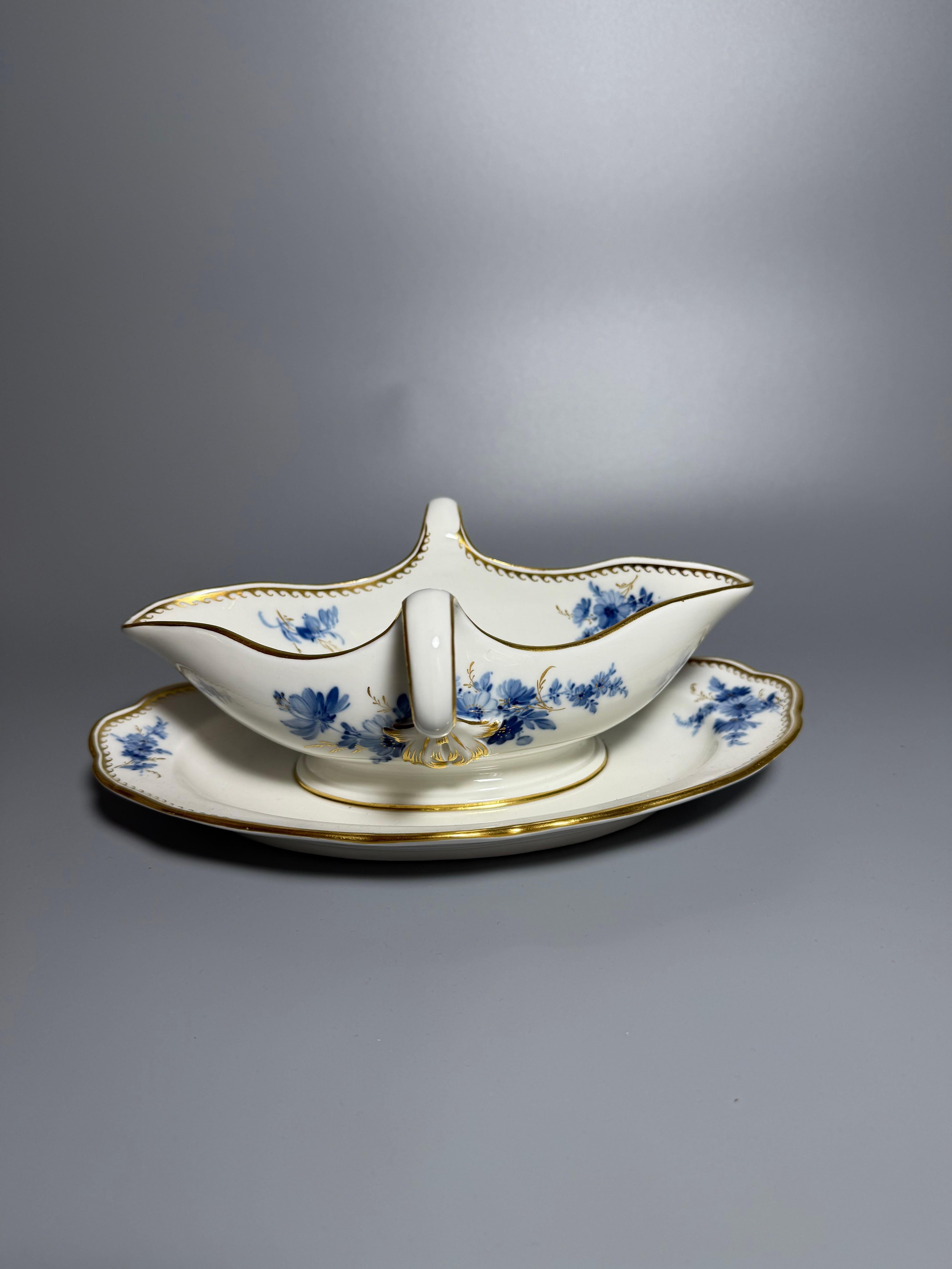 White Blue Porcelain Meissen Dinner service 24 pieces Blue Bouquet Germany 1940 im Angebot 5