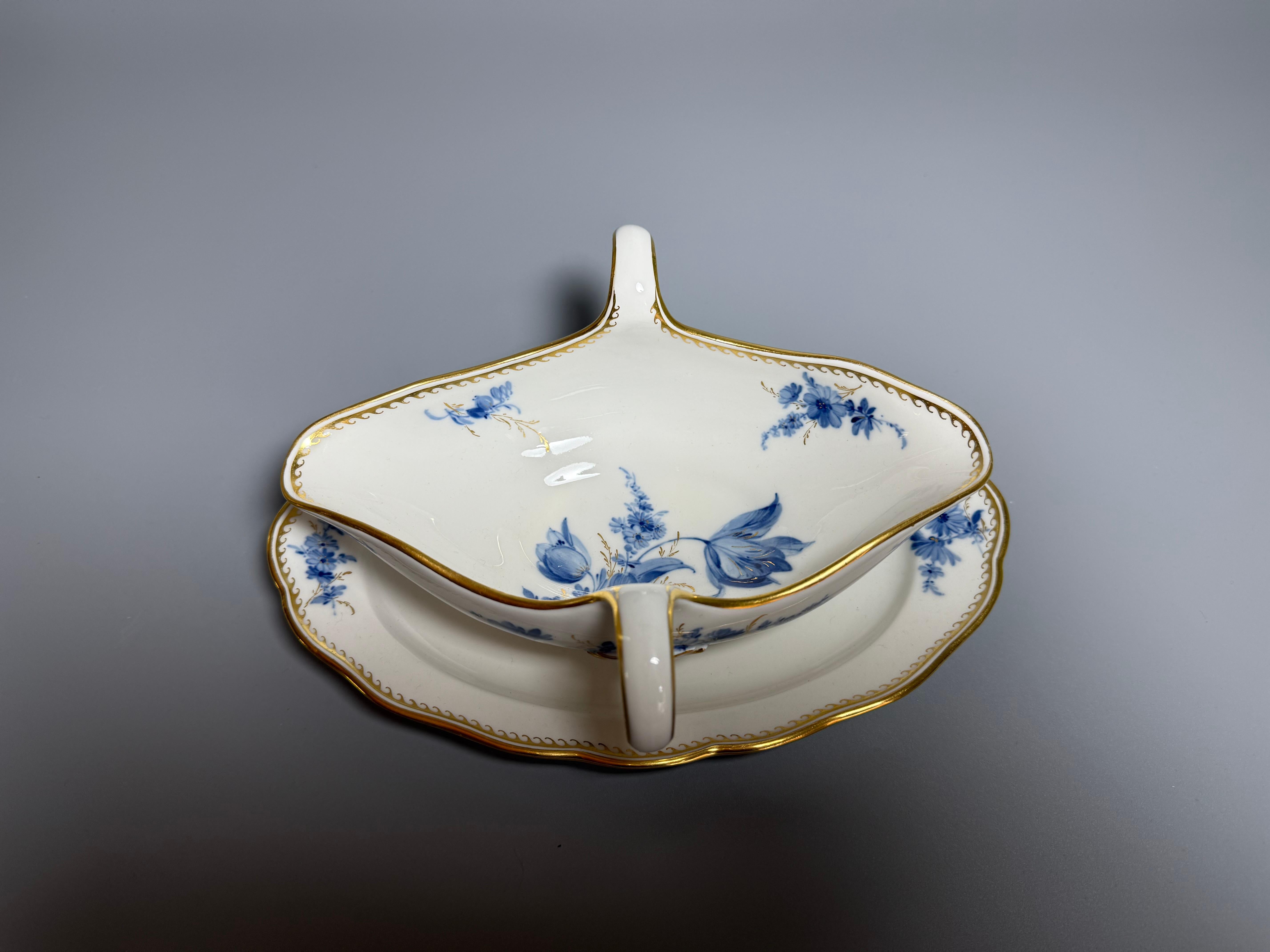 White Blue Porcelain Meissen Dinner service 24 pieces Blue Bouquet Germany 1940 im Angebot 6