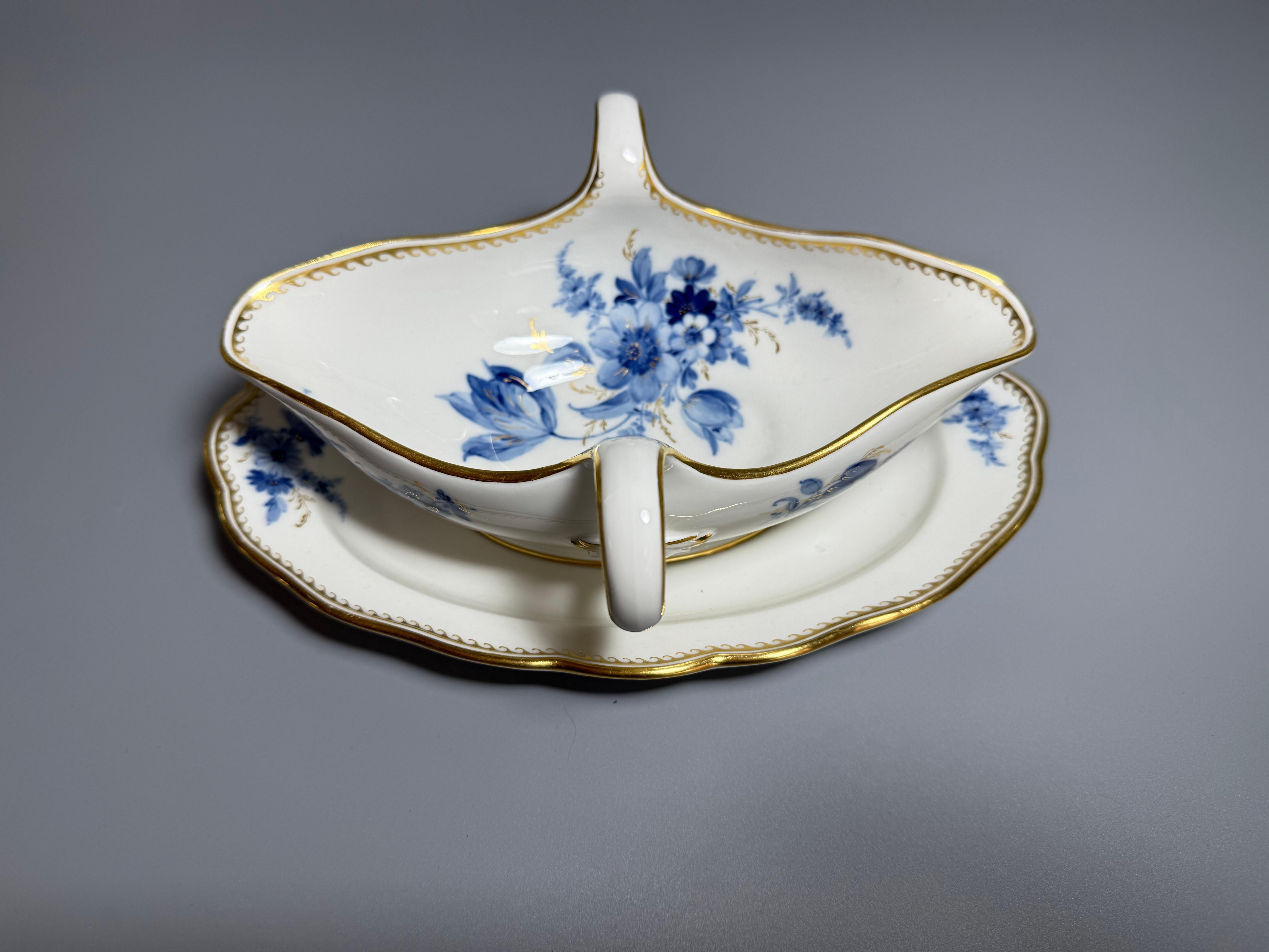 White Blue Porcelain Meissen Dinner service 24 pieces Blue Bouquet Germany 1940 im Angebot 7