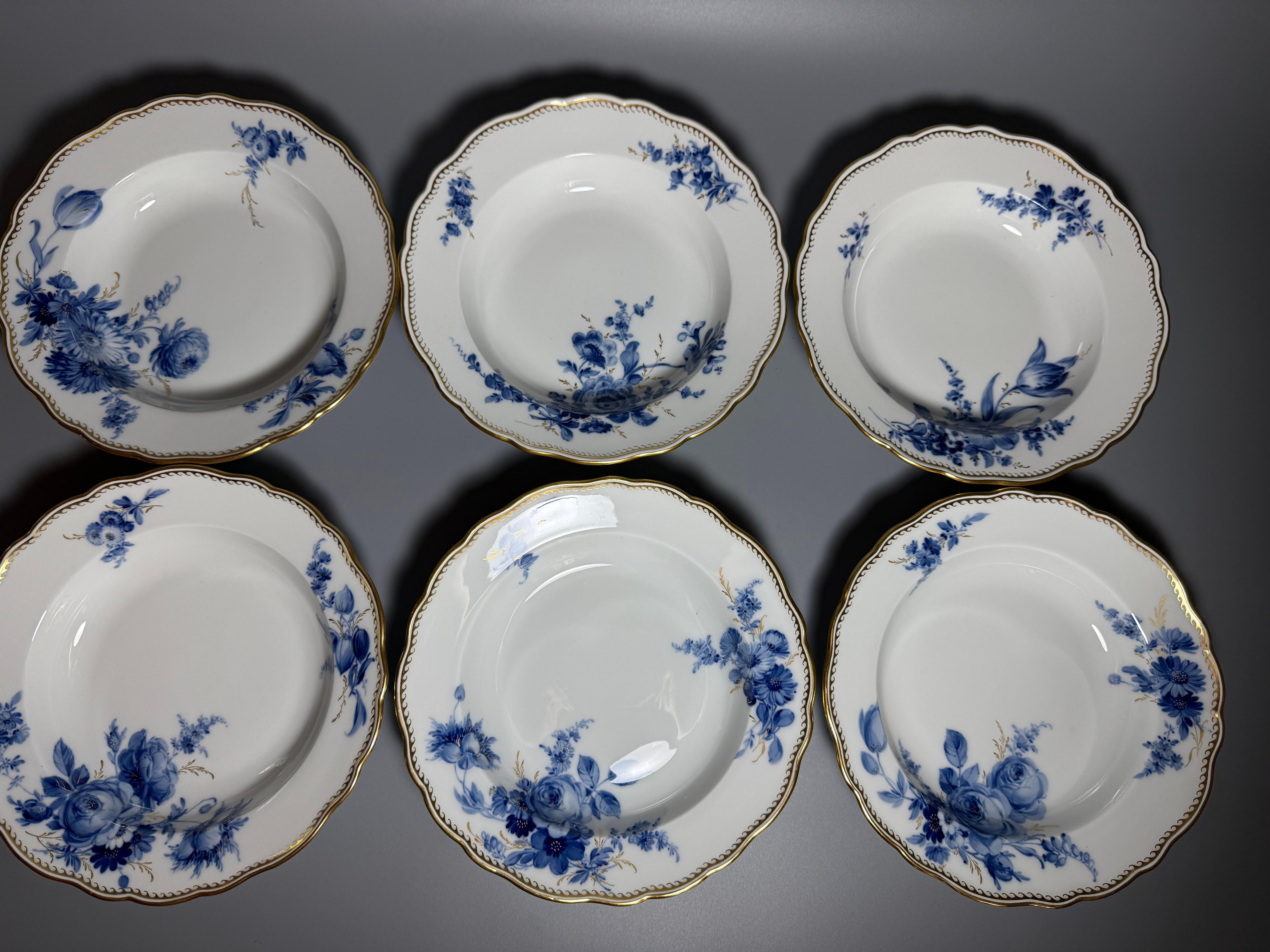 White Blue Porcelain Meissen Dinner service 24 pieces Blue Bouquet Germany 1940 im Angebot 8