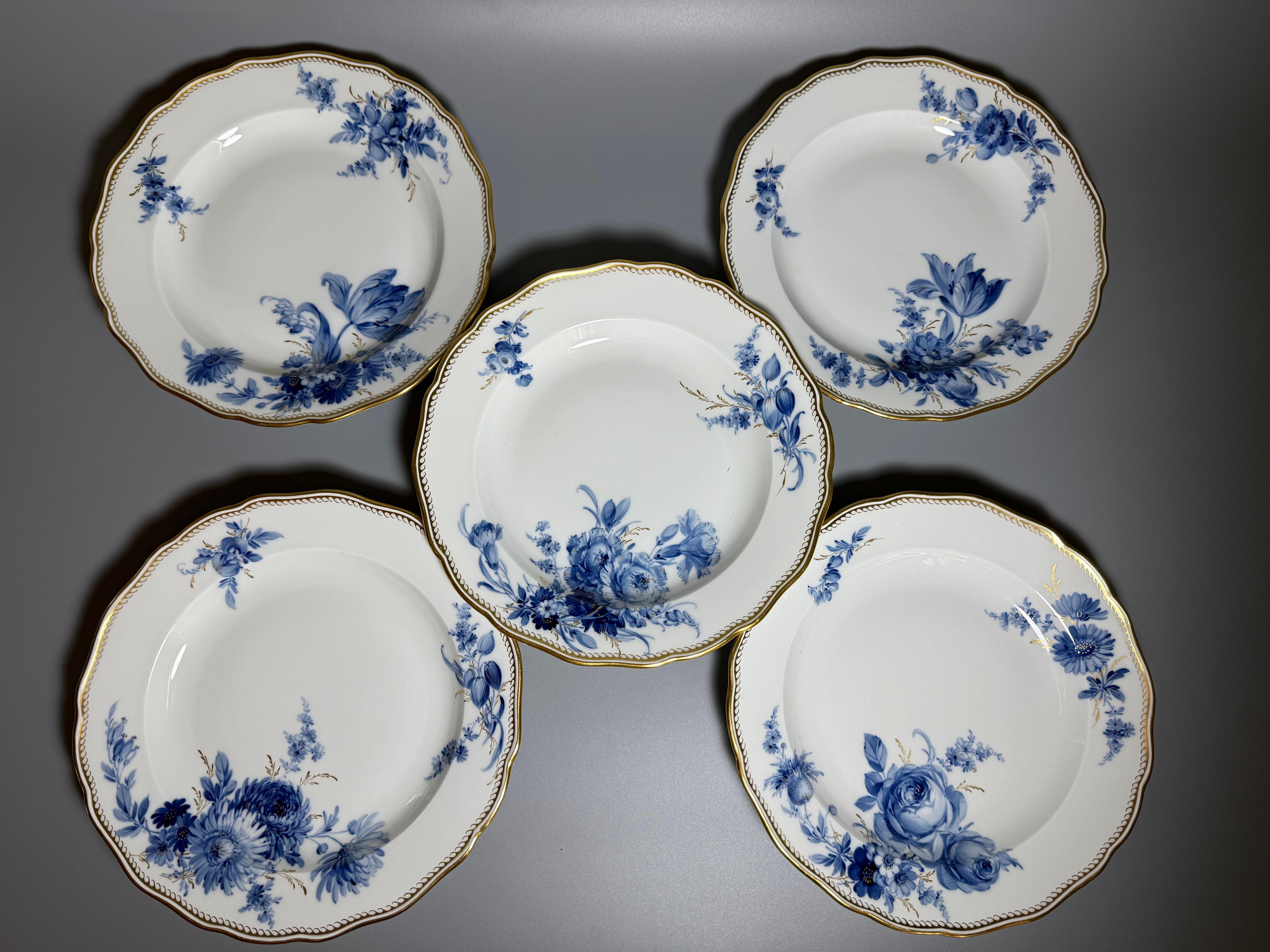 White Blue Porcelain Meissen Dinner service 24 pieces Blue Bouquet Germany 1940 im Angebot 10
