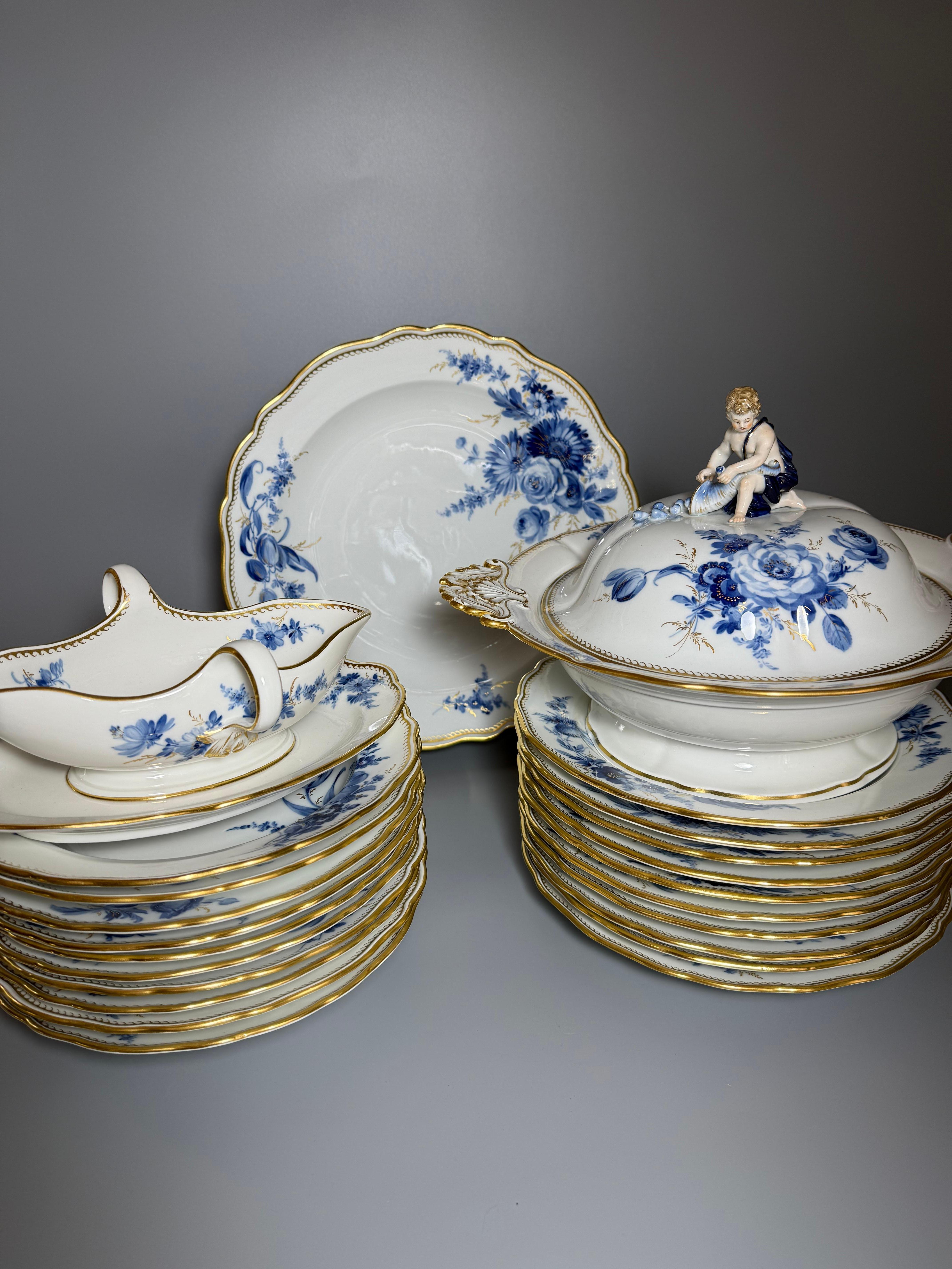 White Blue Porcelain Meissen Dinner service 24 pieces Blue Bouquet Germany 1940 (Deutsch) im Angebot