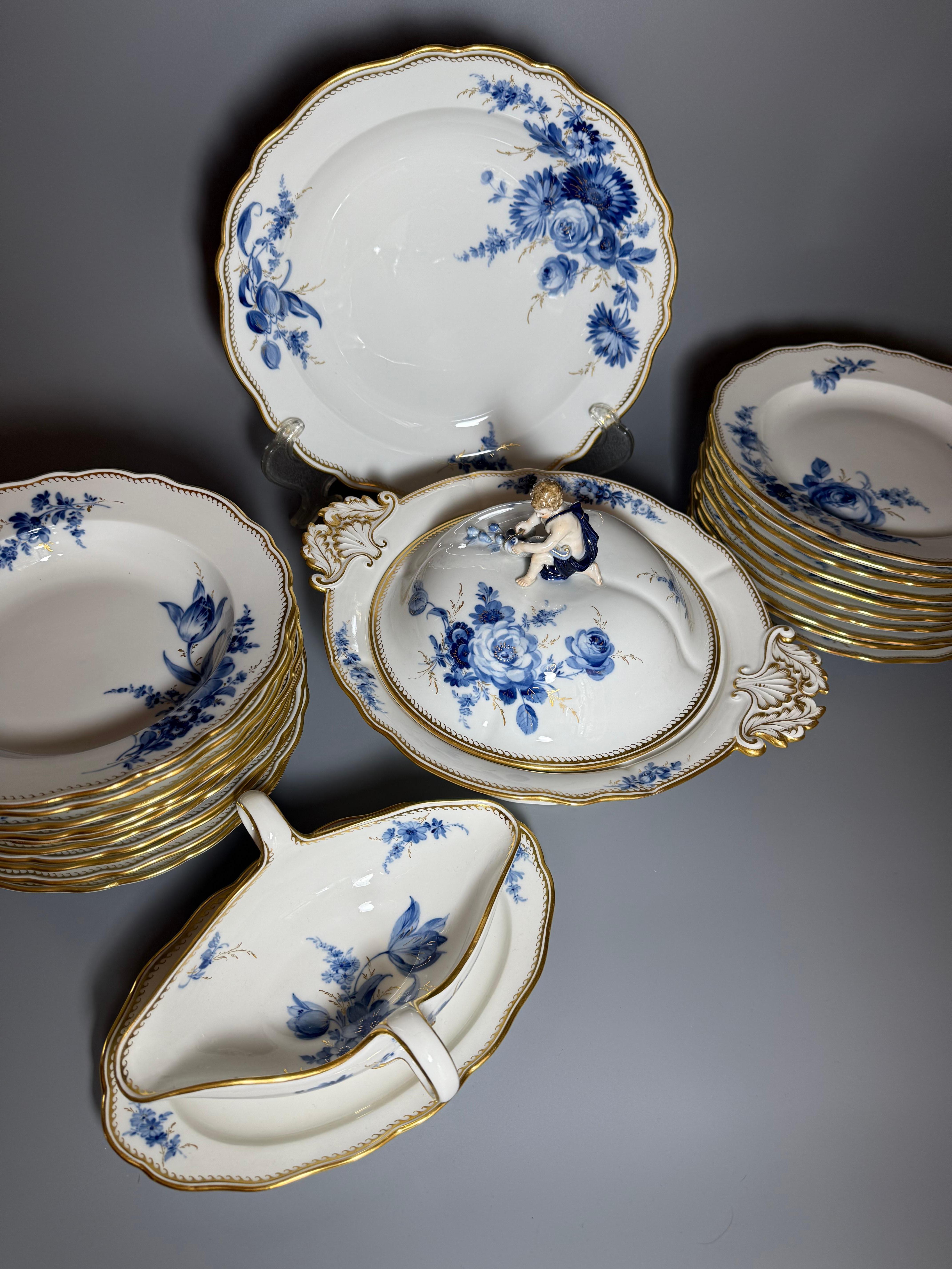 White Blue Porcelain Meissen Dinner service 24 pieces Blue Bouquet Germany 1940 (Handbemalt) im Angebot