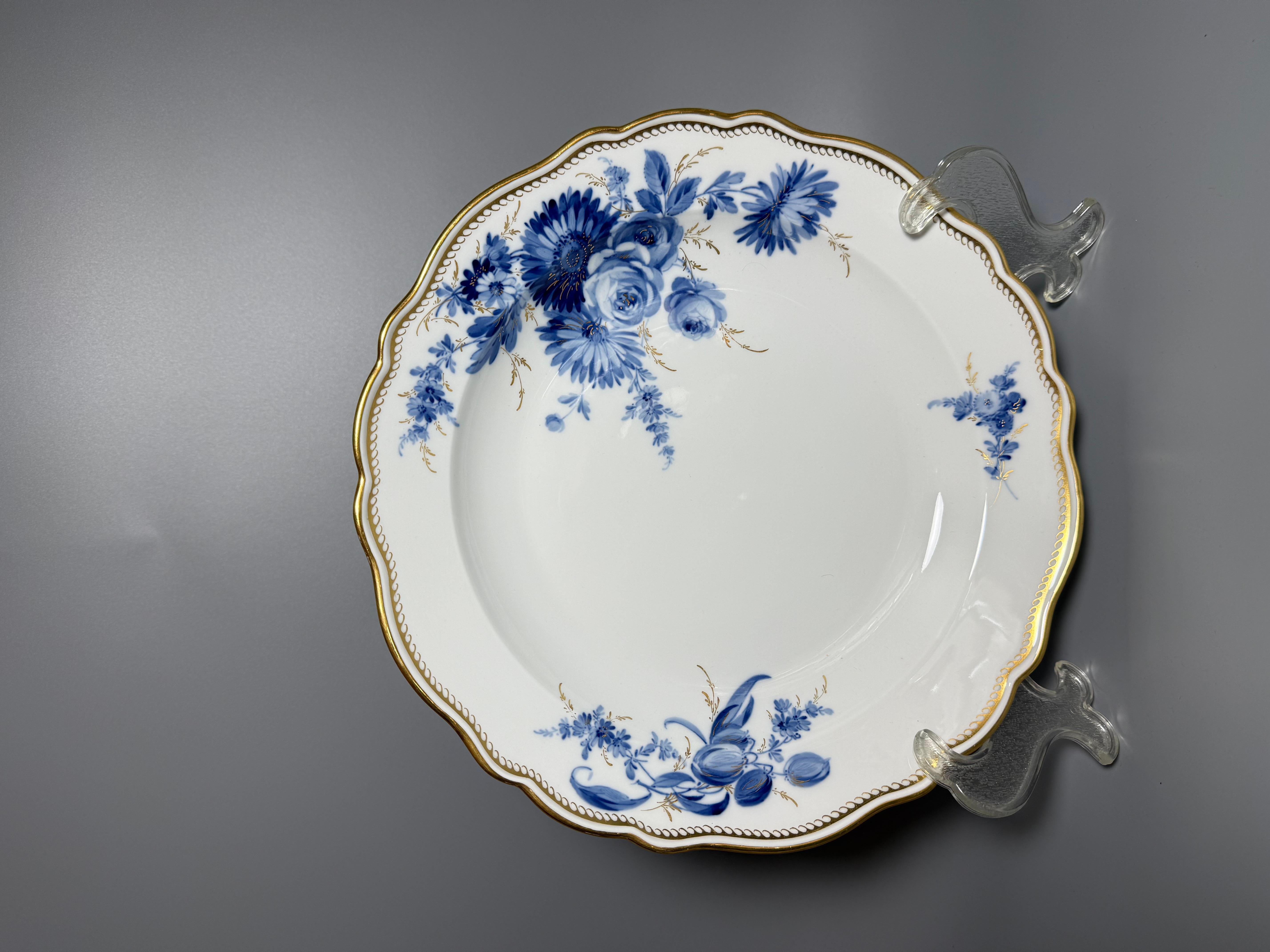 White Blue Porcelain Meissen Dinner service 24 pieces Blue Bouquet Germany 1940 (Mitte des 20. Jahrhunderts) im Angebot