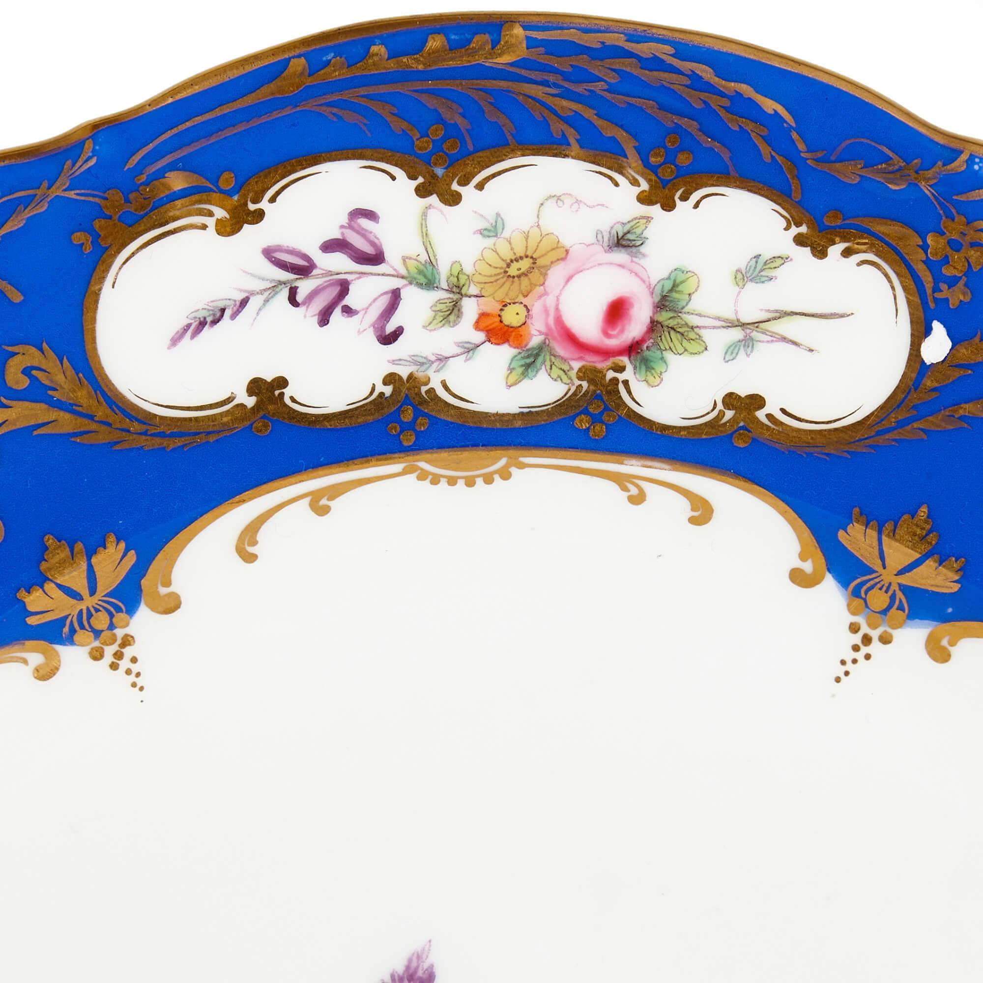 Gilt Set of twenty four blue and white floral porcelain dinner plates For Sale