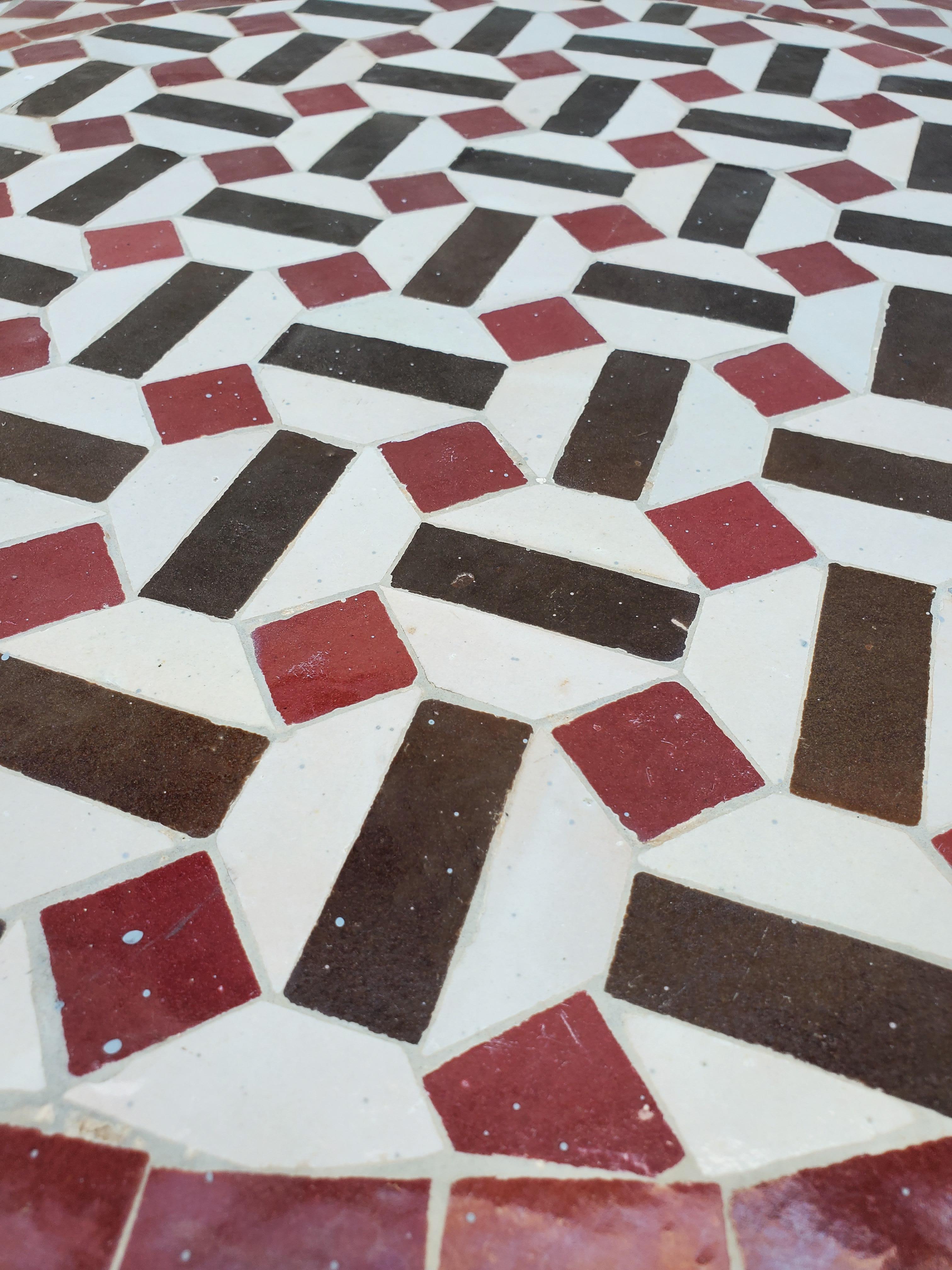 100 % glazed. Round Moroccan mosaic table measuring approximately 24