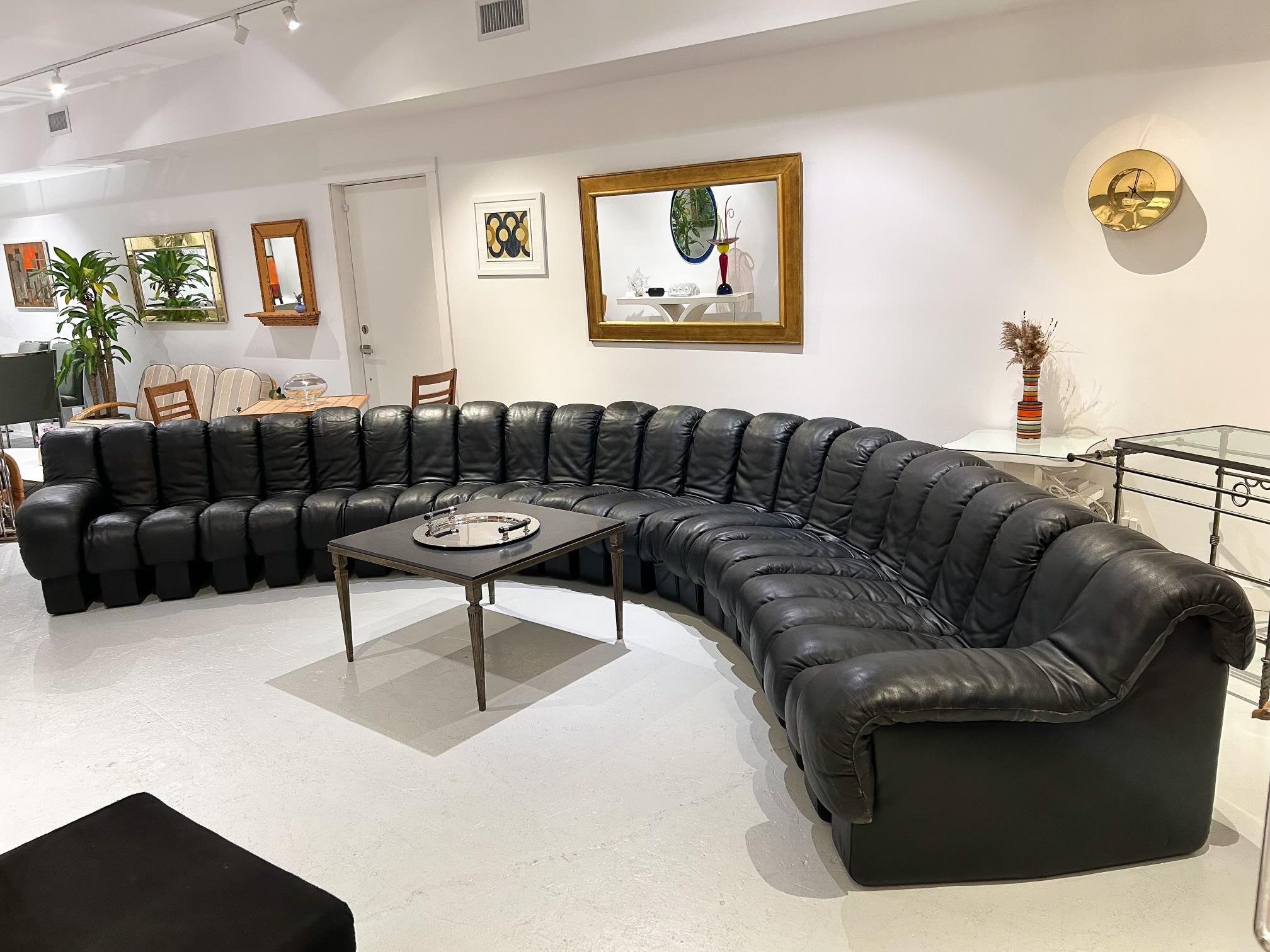 24 Segment Black Leather DS600 Non Stop Sofa by De Sede For Sale 11