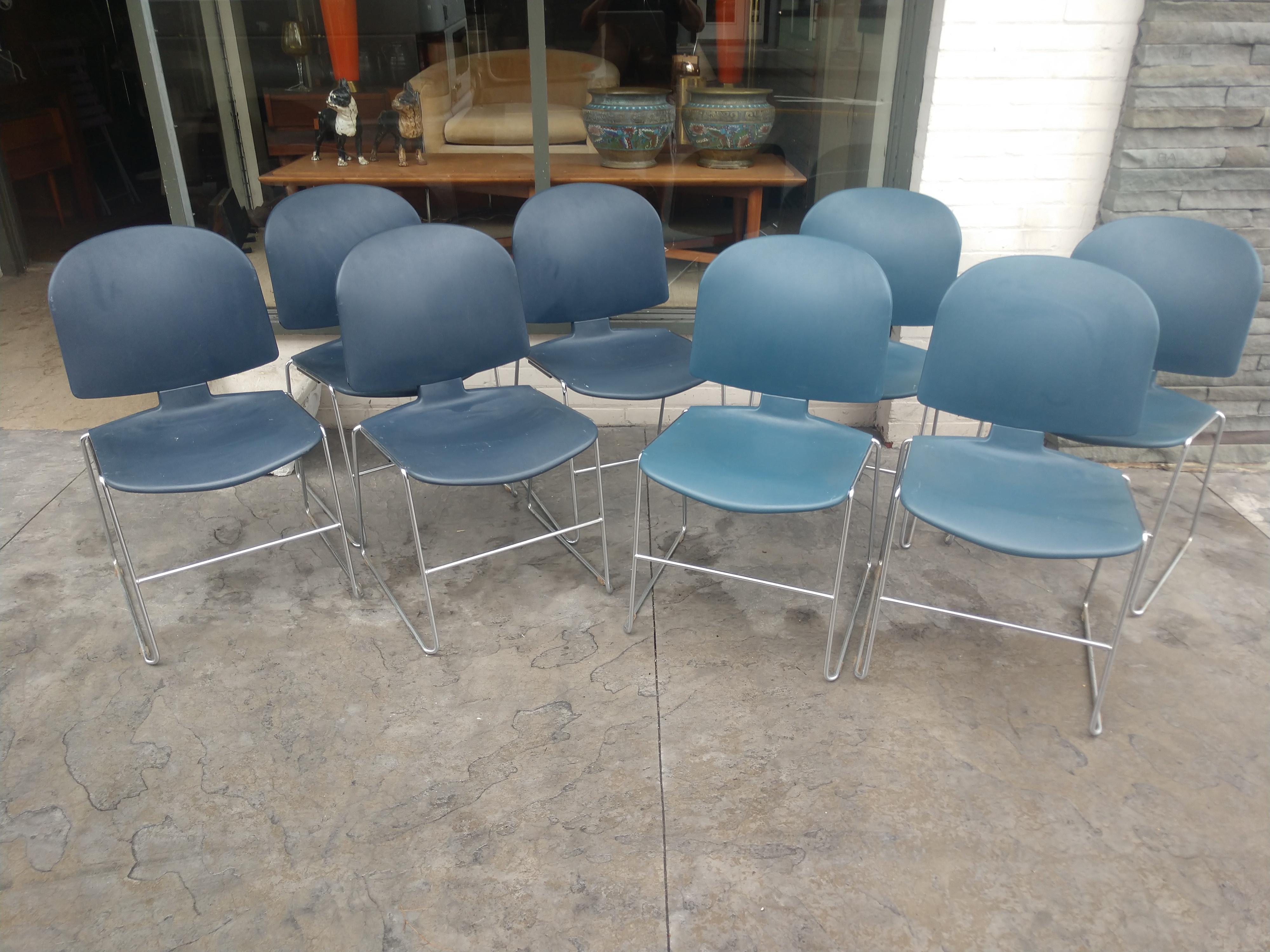 14 Steelcase Mid Century Modern Stacking Chairs In Good Condition In Port Jervis, NY