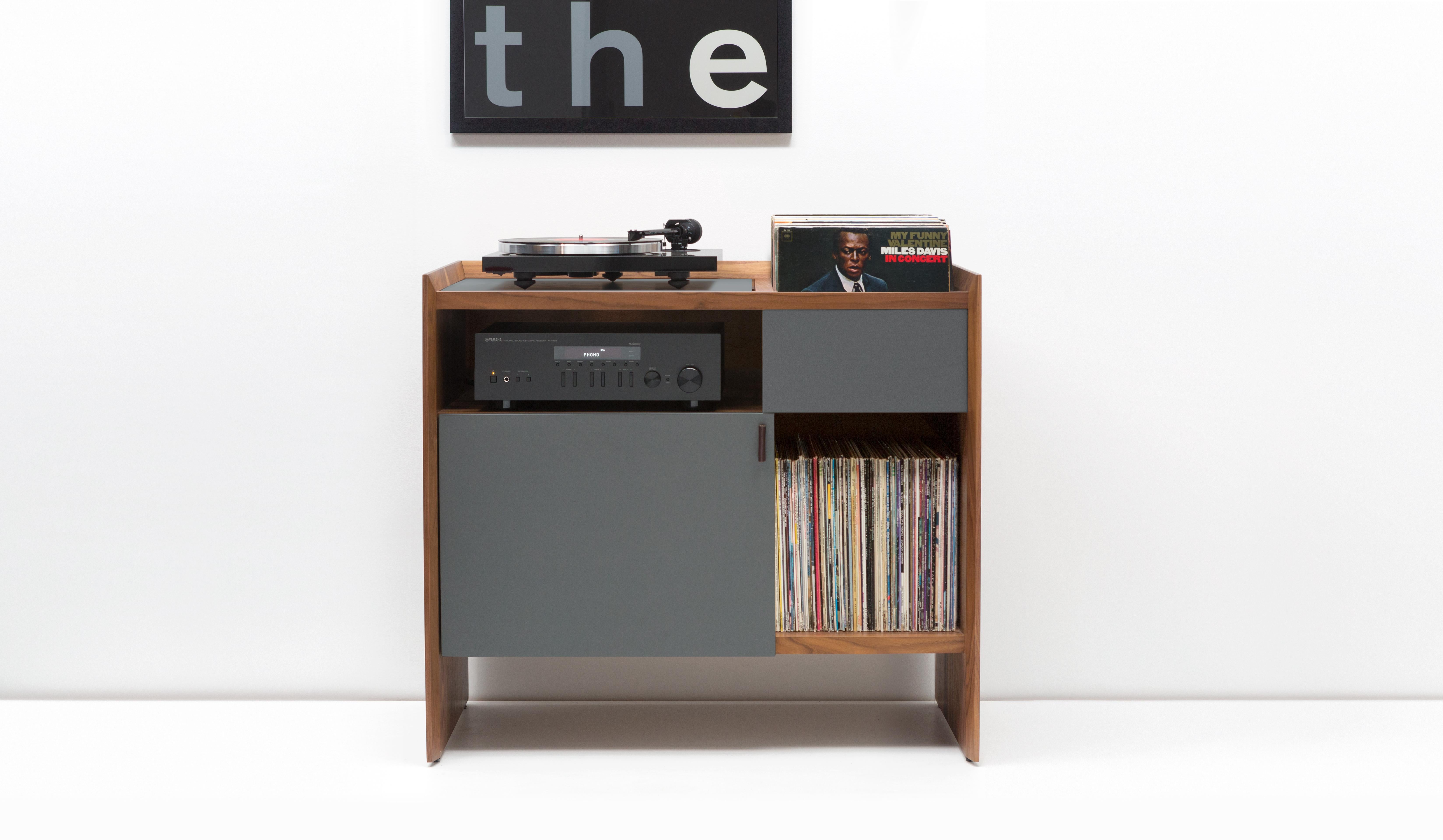 Support de rangement pour disques en vinyle Unison de 24 pouces en noyer naturel en vente 7