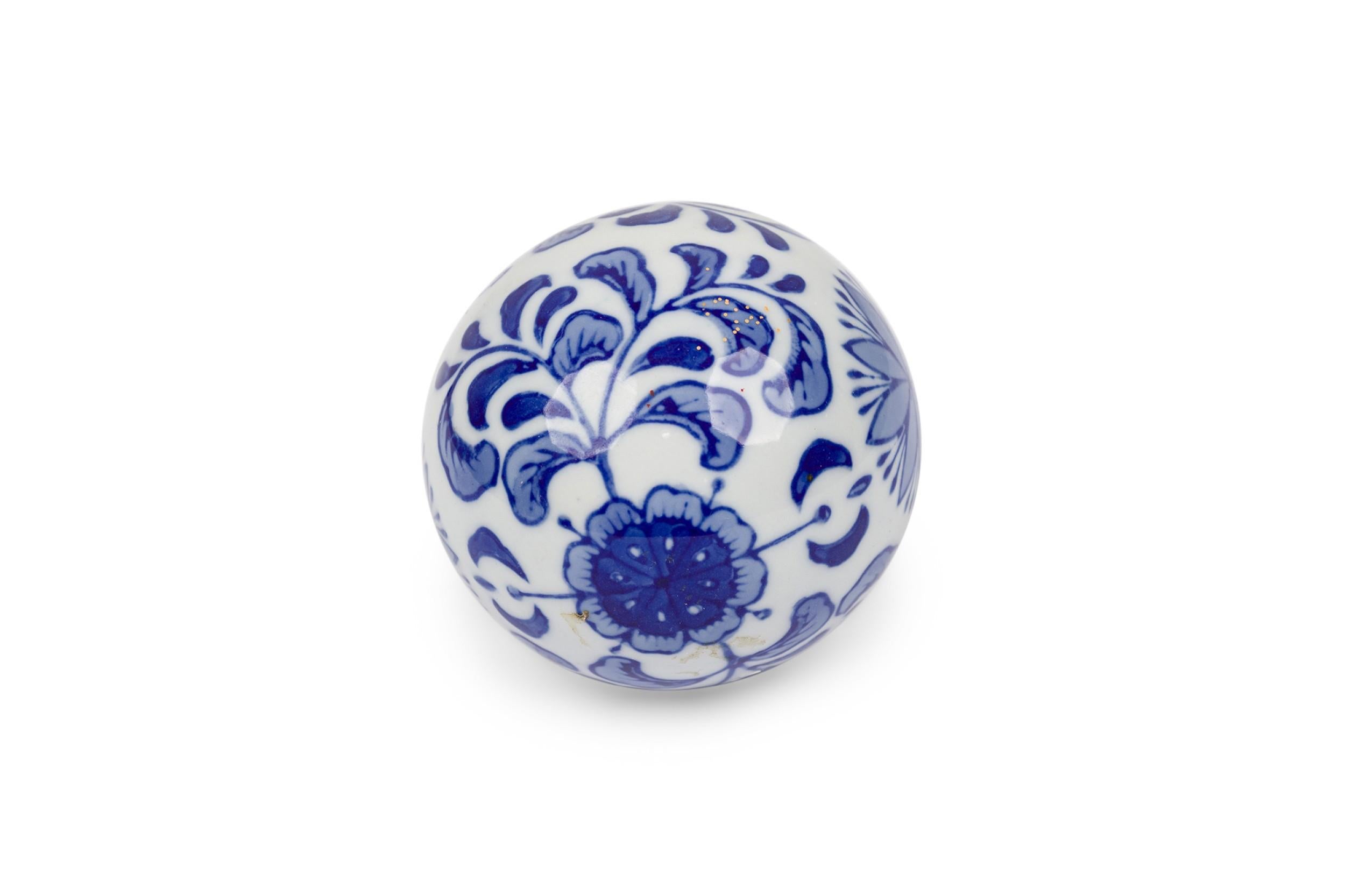 25 Vintage Chinese Style Blue and White Ceramic Decorative Balls For Sale 10