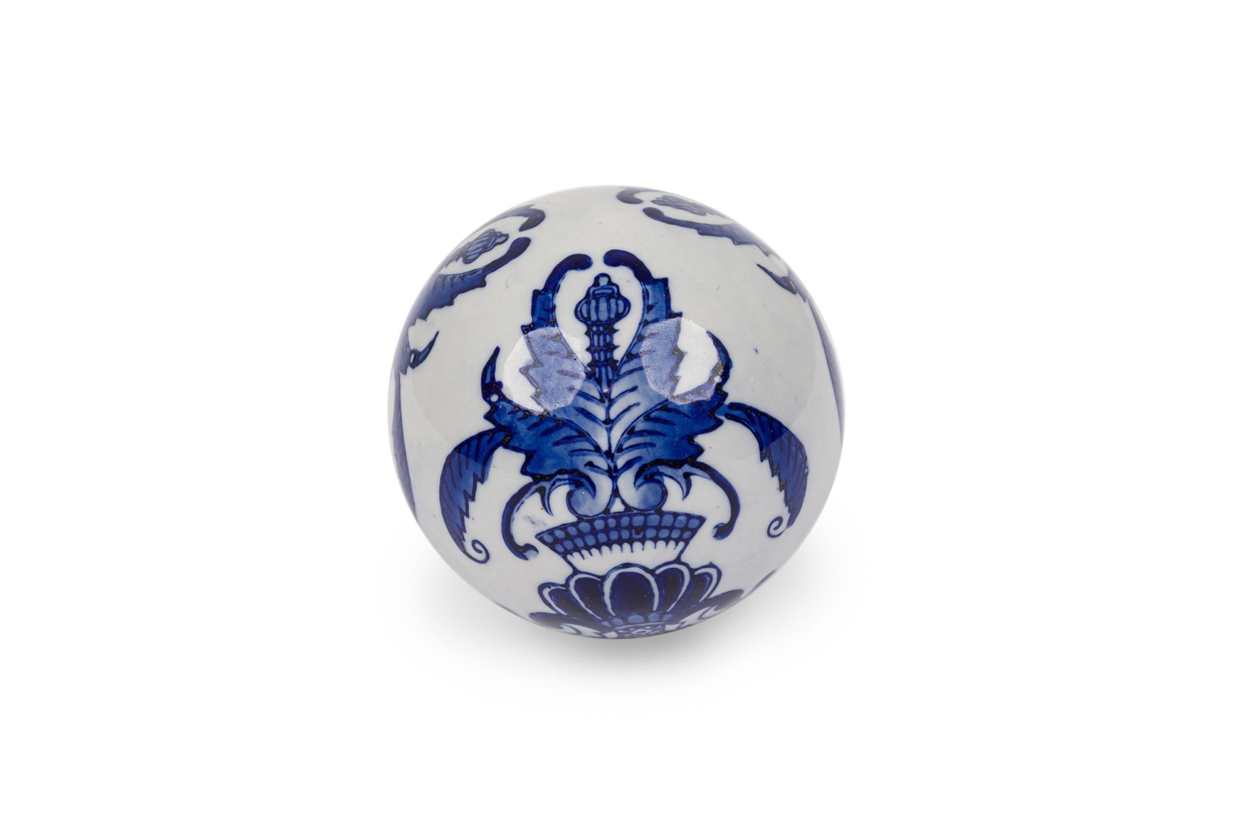 25 Vintage Chinese Style Blue and White Ceramic Decorative Balls For Sale 12