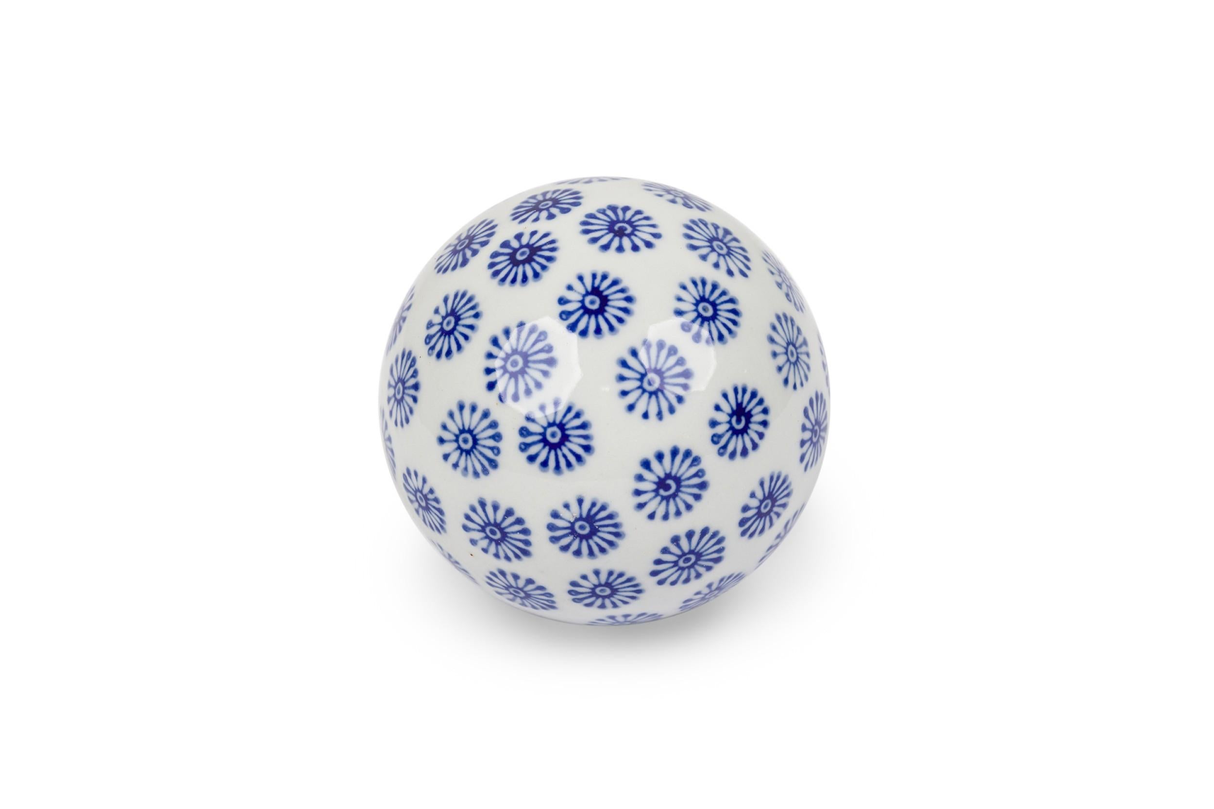 25 Vintage Chinese Style Blue and White Ceramic Decorative Balls For Sale 13