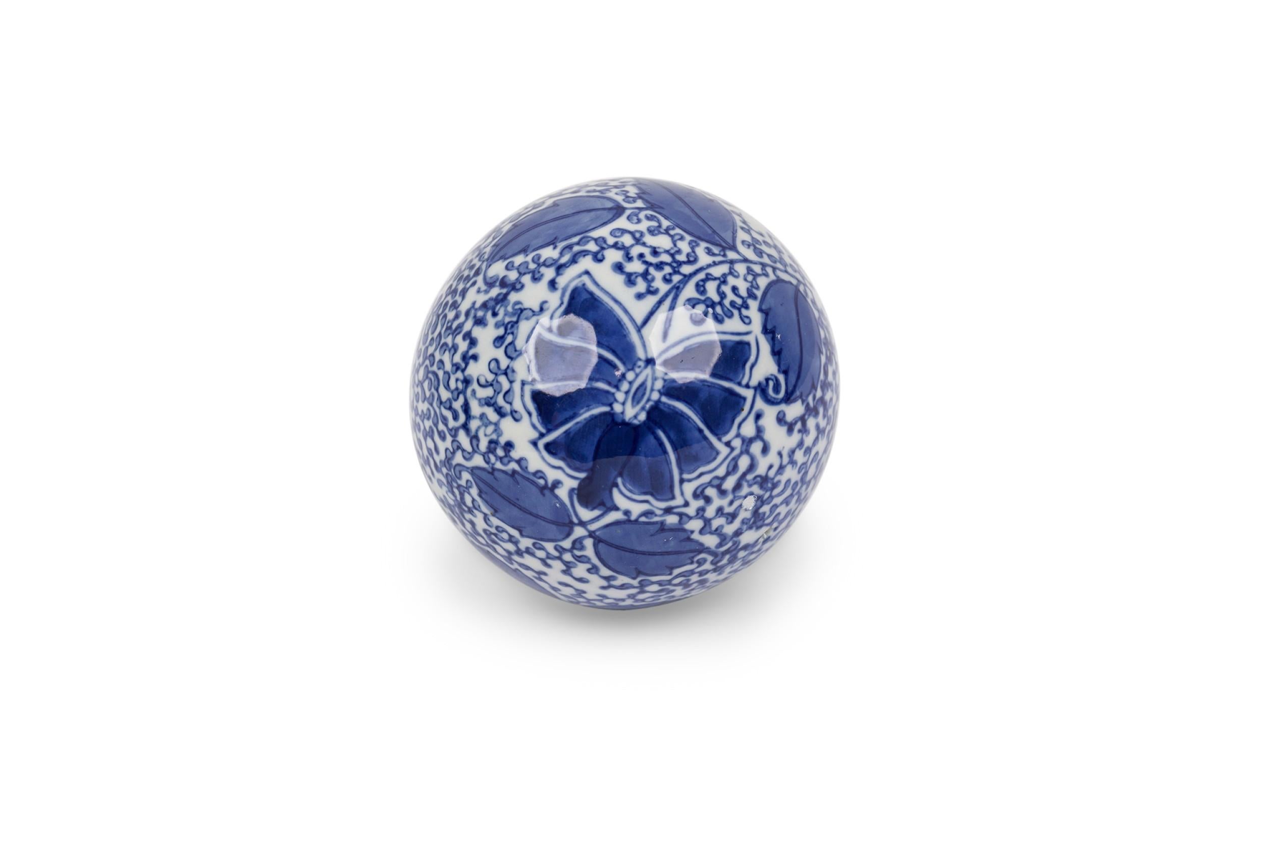 25 Vintage Chinese Style Blue and White Ceramic Decorative Balls In Good Condition For Sale In Queens, NY