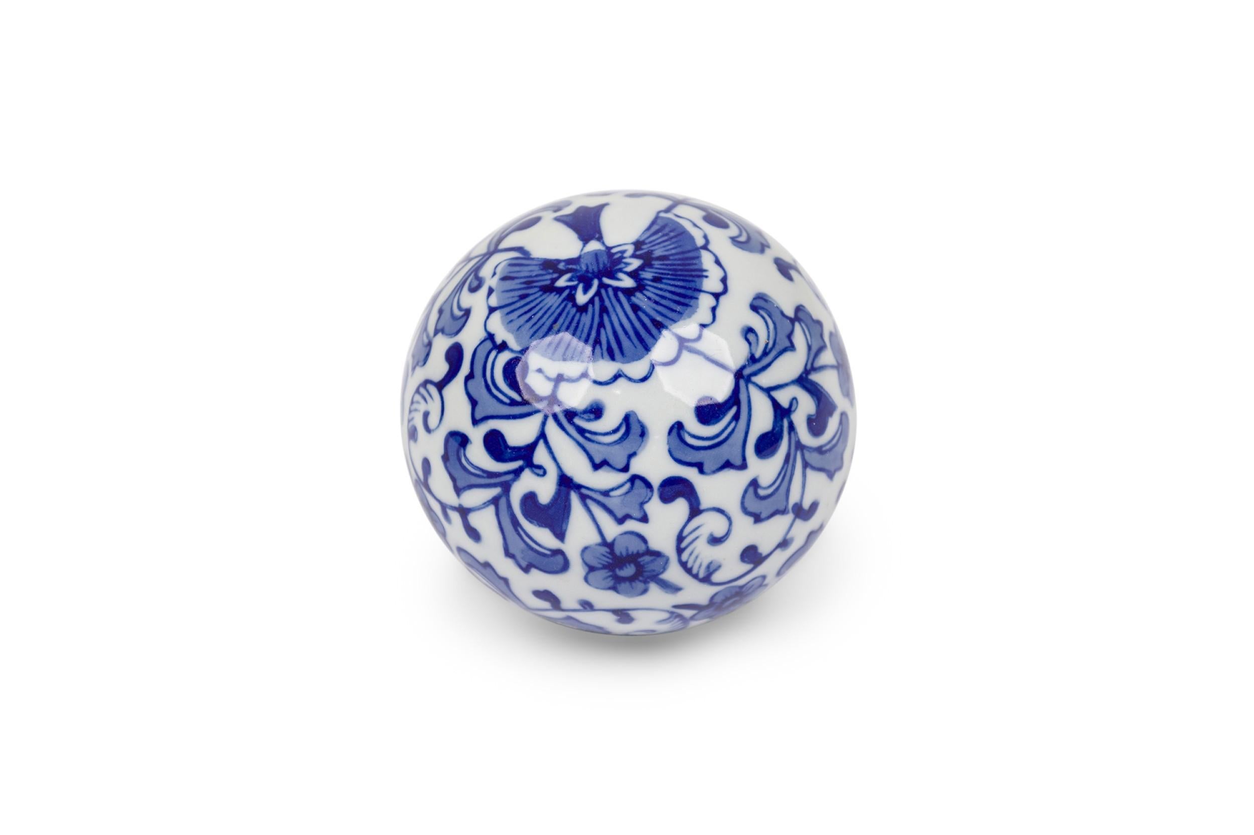 25 Vintage Chinese Style Blue and White Ceramic Decorative Balls For Sale 1